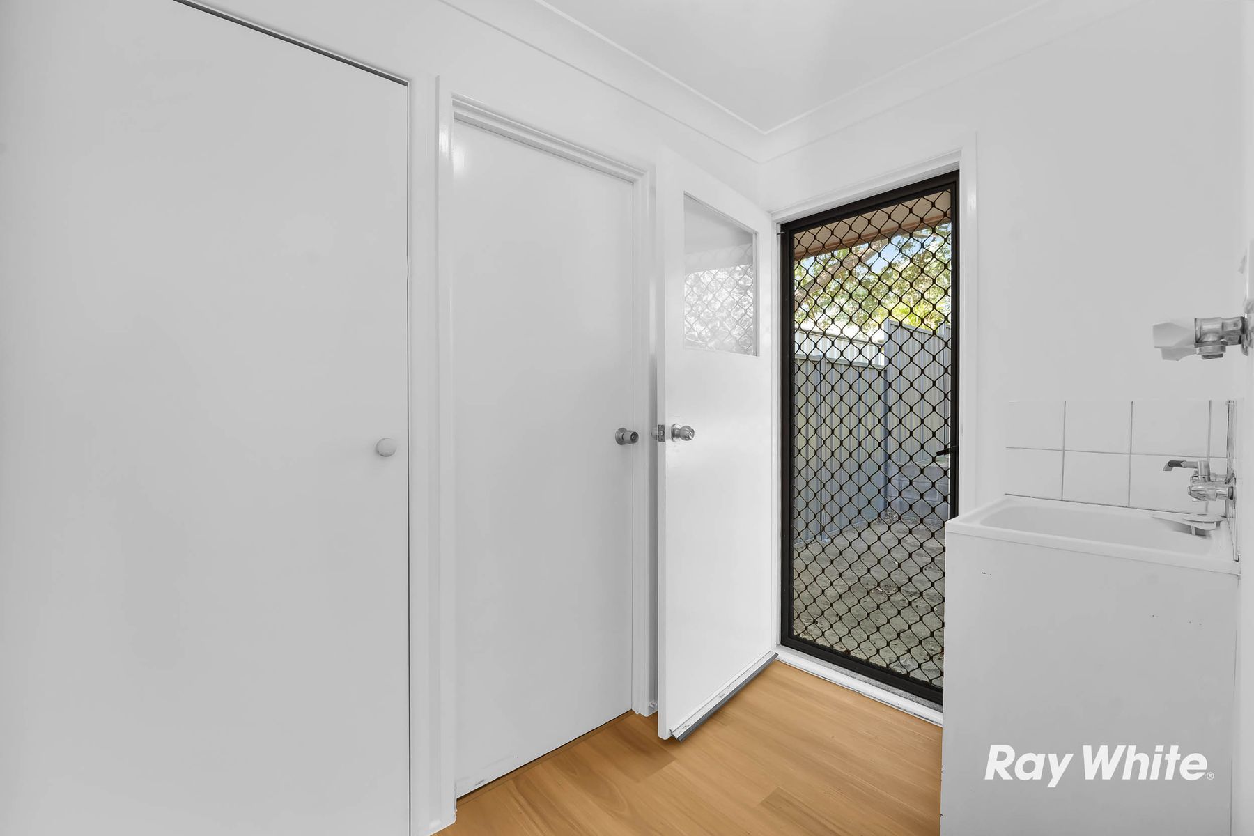 2/52 Naomai Street — photo 8 of 11