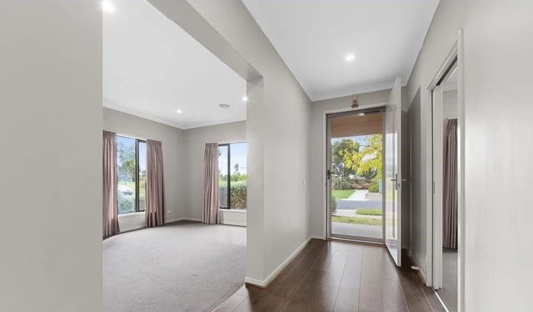 14 Bertie Street, MANOR LAKES, VIC 3024