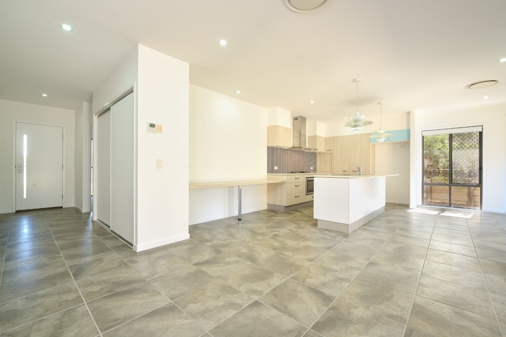 8 Florey Place, Kirkwood, QLD 4680