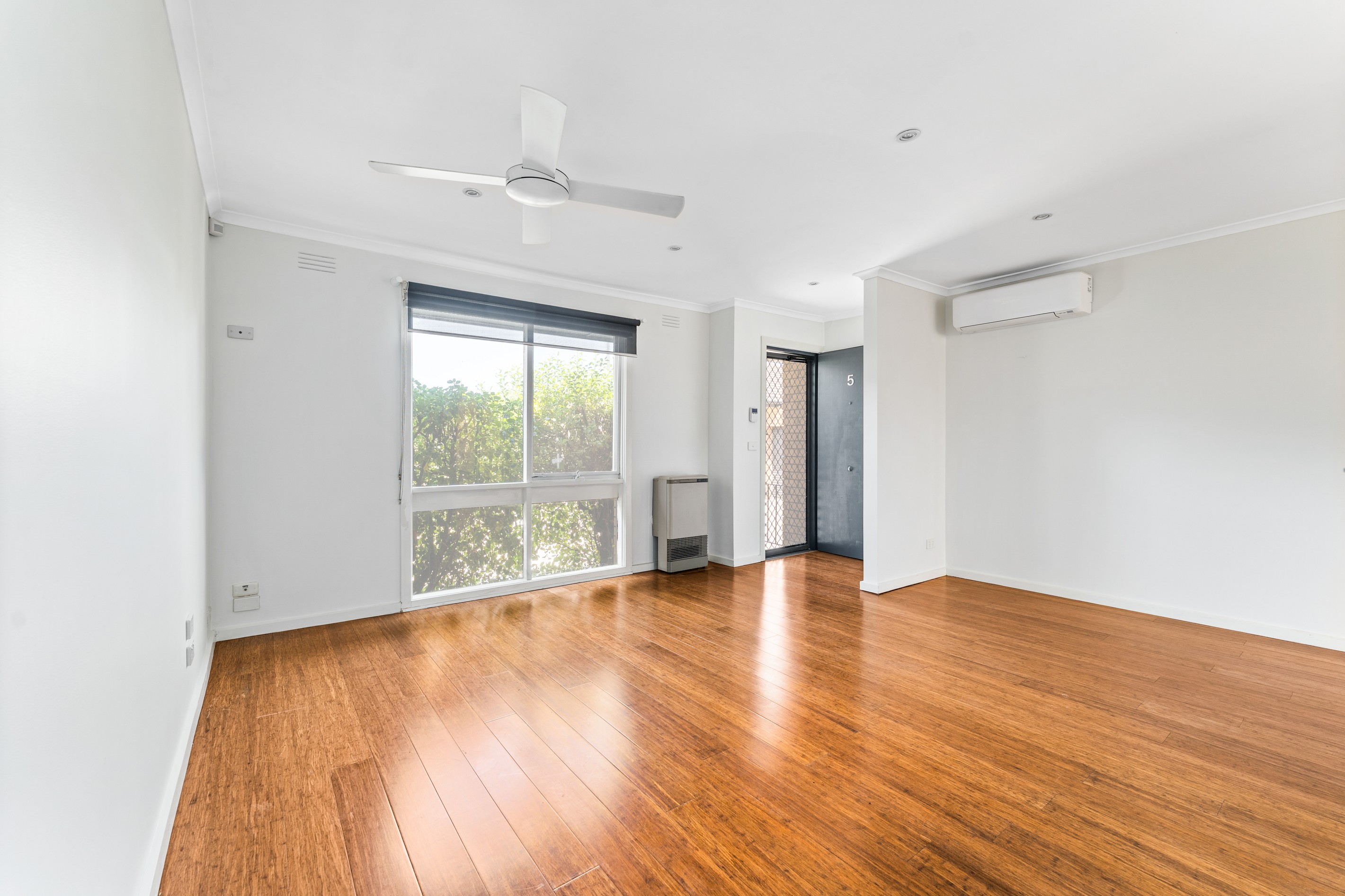 5/2 Corrigan Avenue, Brooklyn, VIC 3012