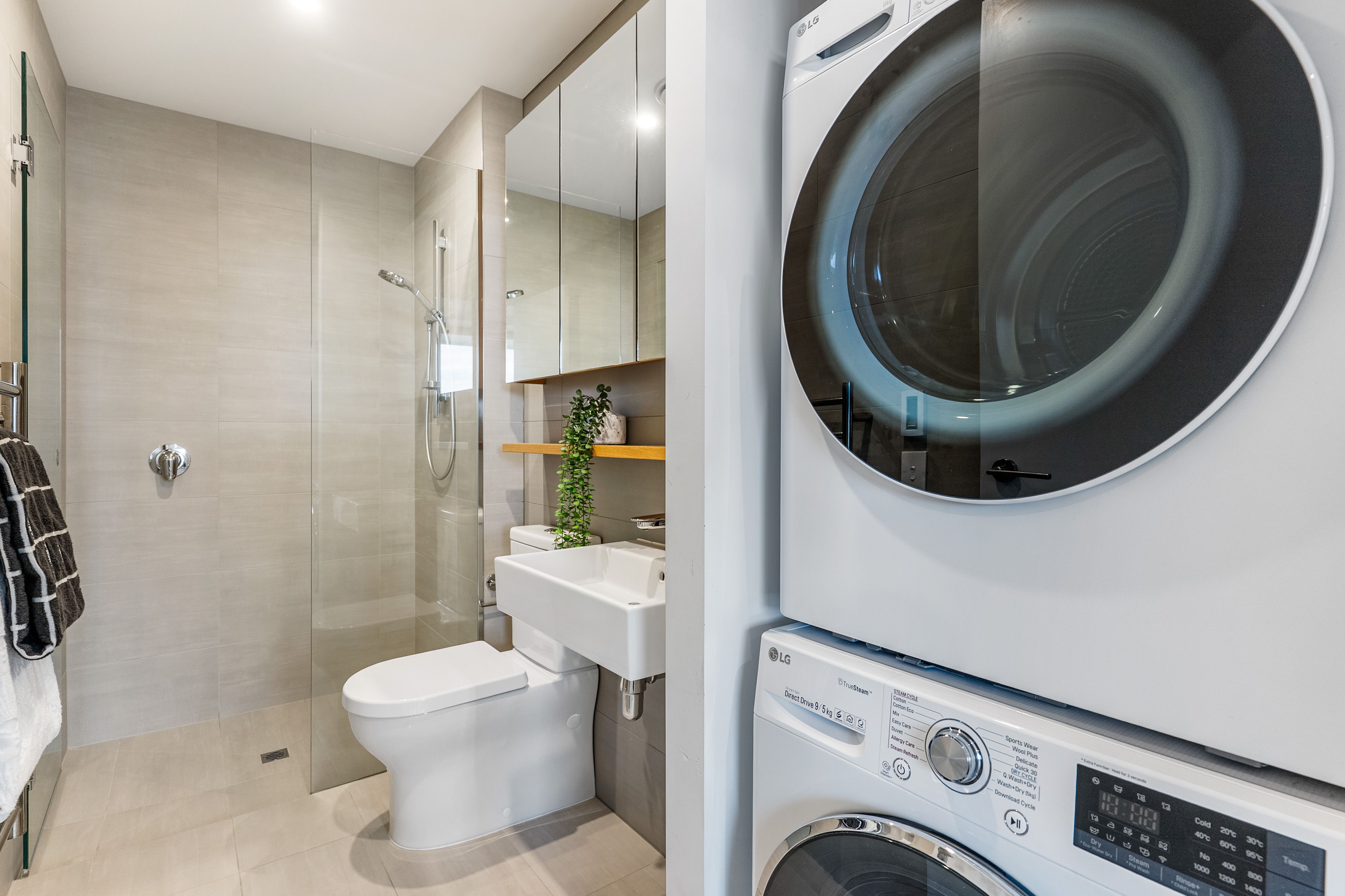 207/8A Lake Pupuke Drive, Takapuna, North Shore City