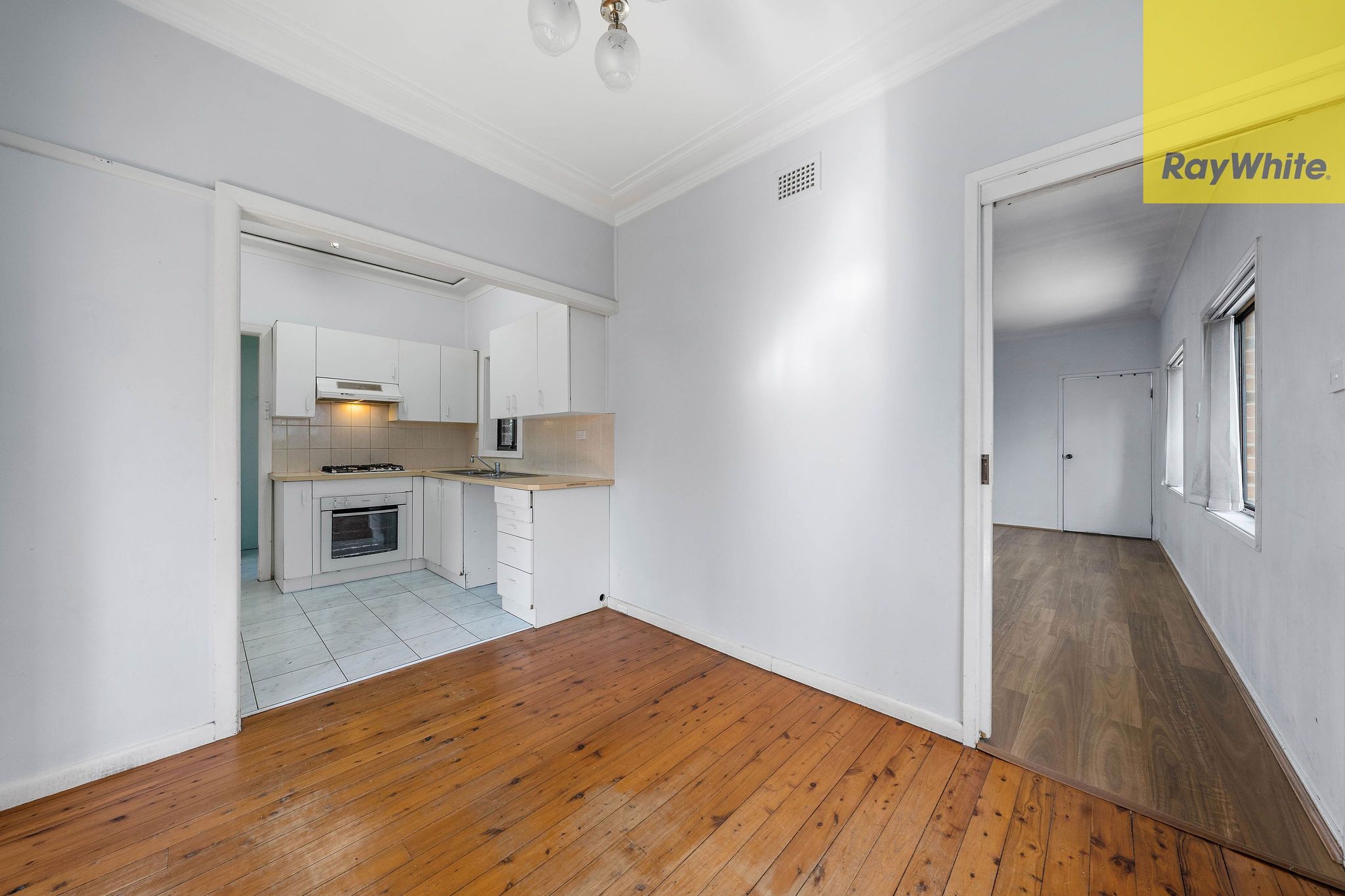 15 Presland Avenue — photo 4 of 15