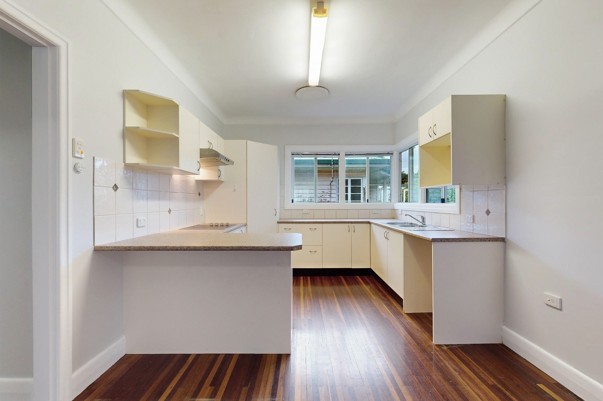 69 Holland Road, Holland Park, QLD 4121