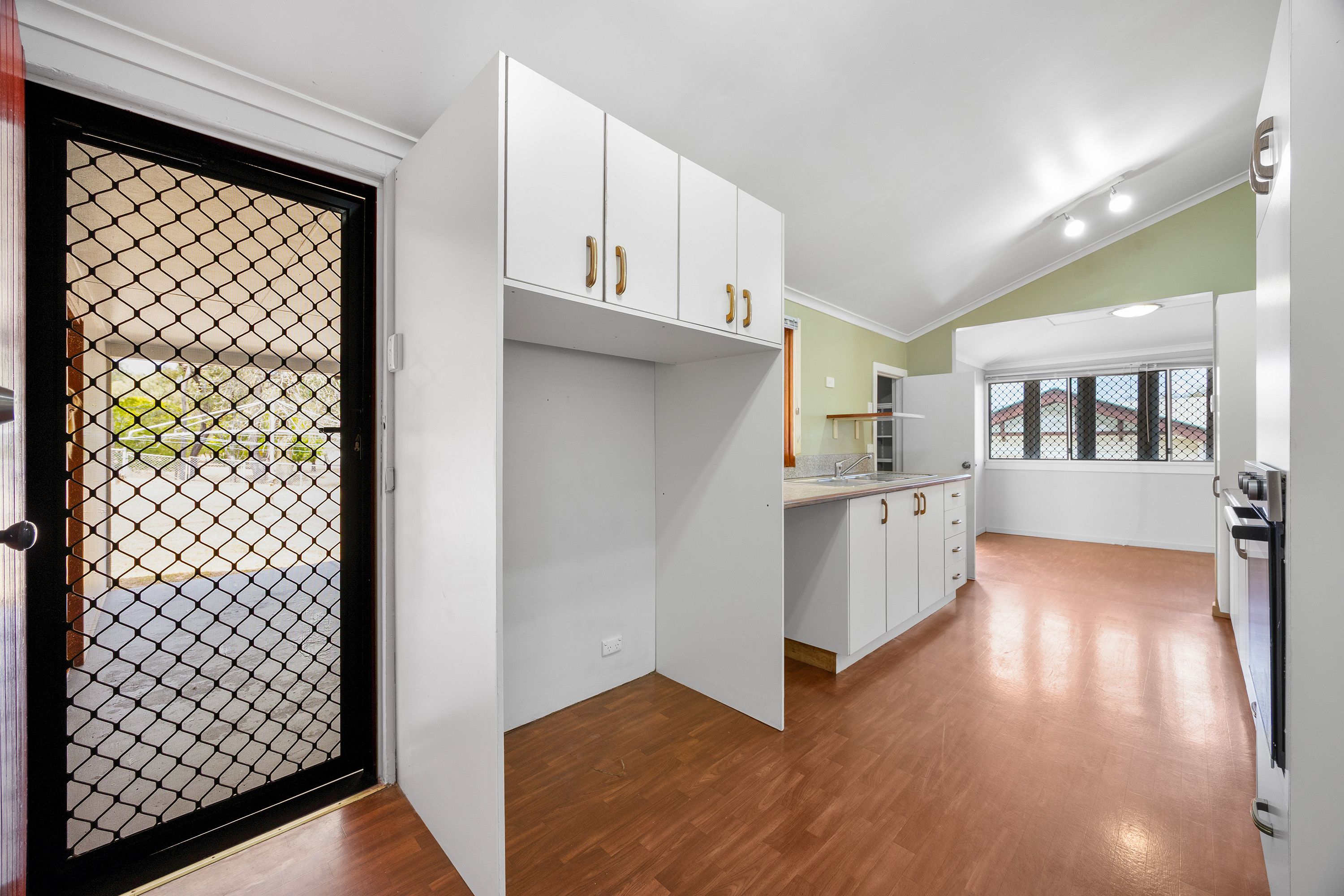 45 Eden Street — photo 4 of 25
