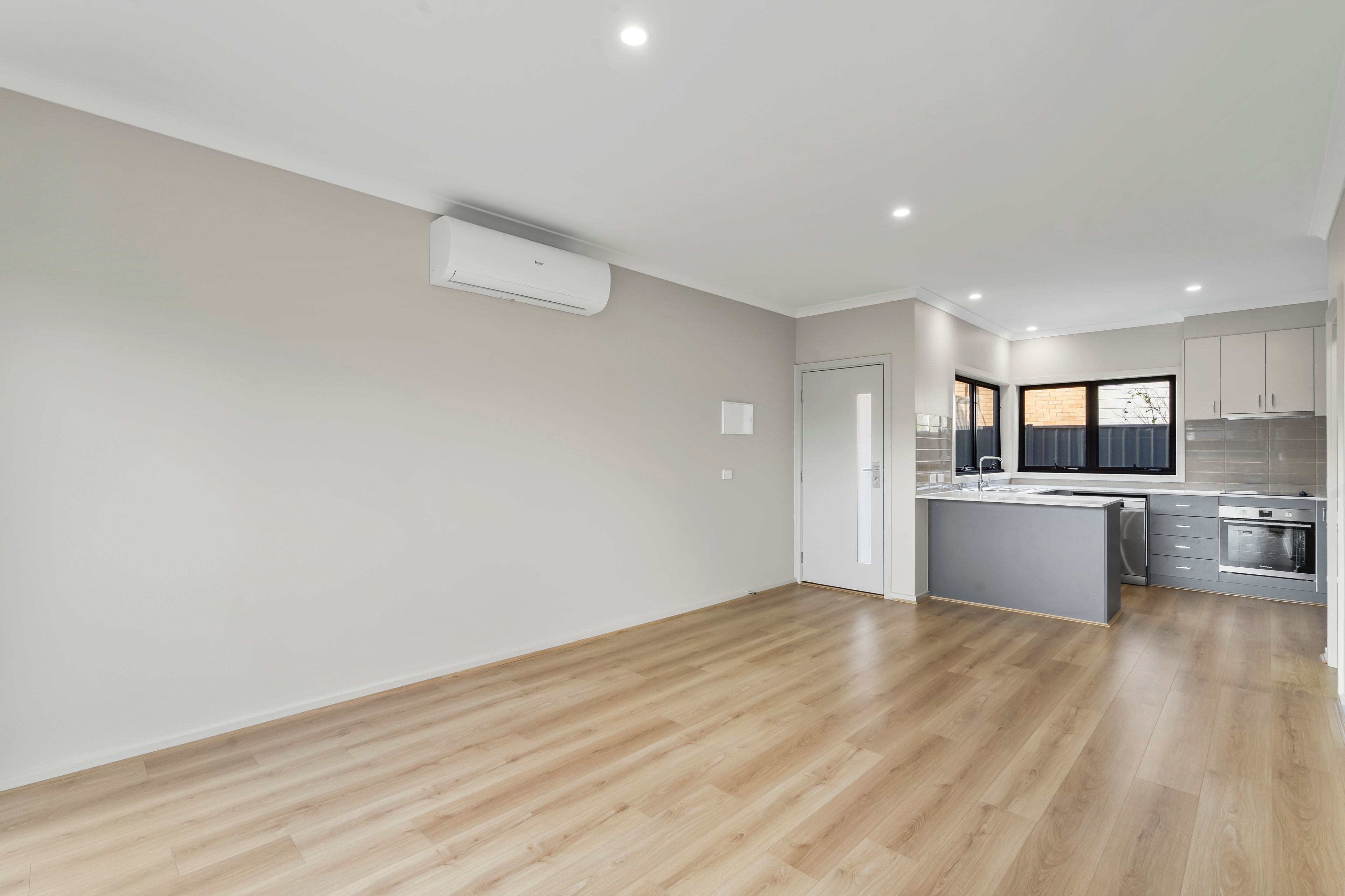 2/5 Bessell Court, Jacana, VIC 3047