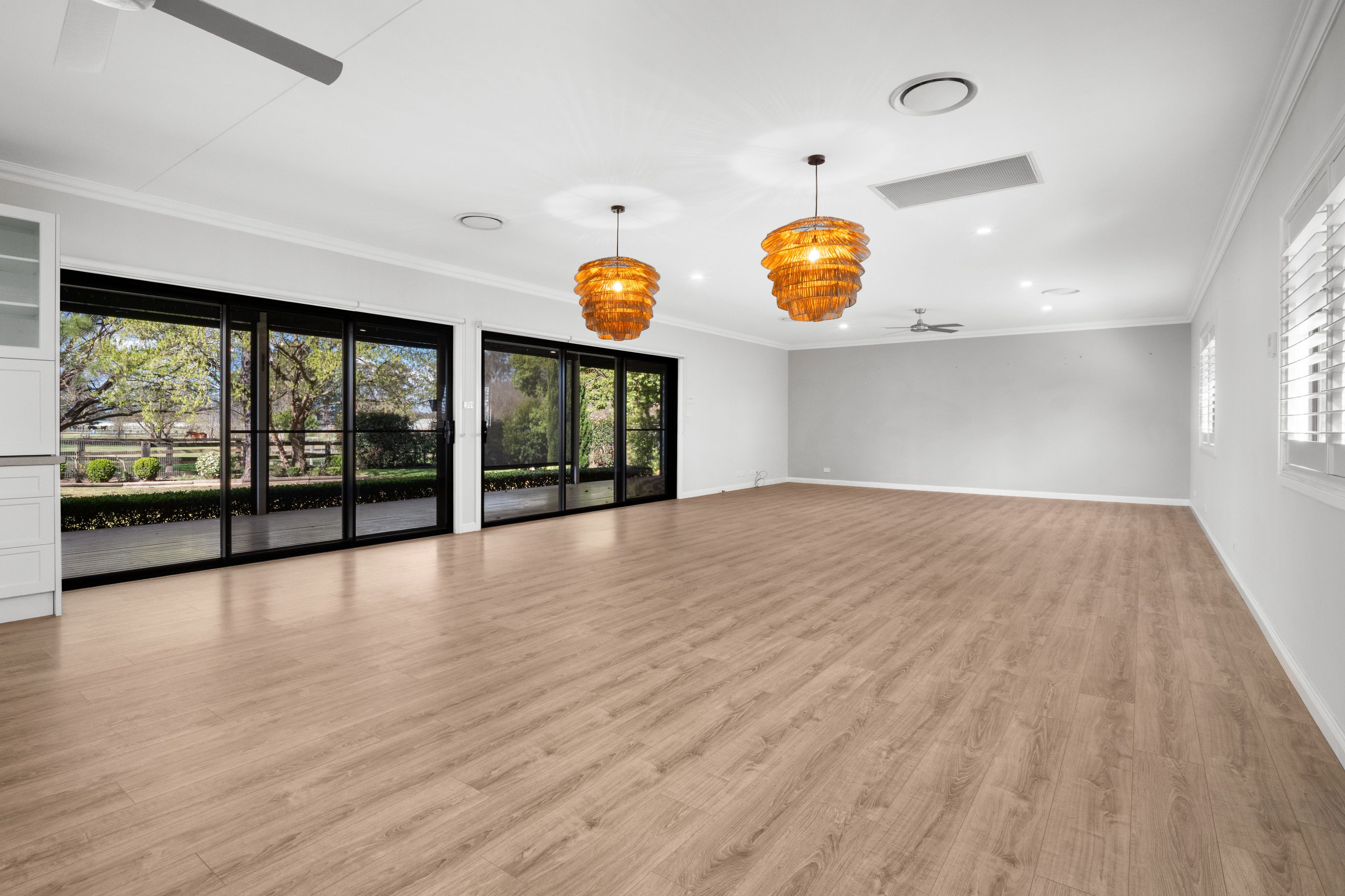 131 Racecourse Road — photo 6 of 6