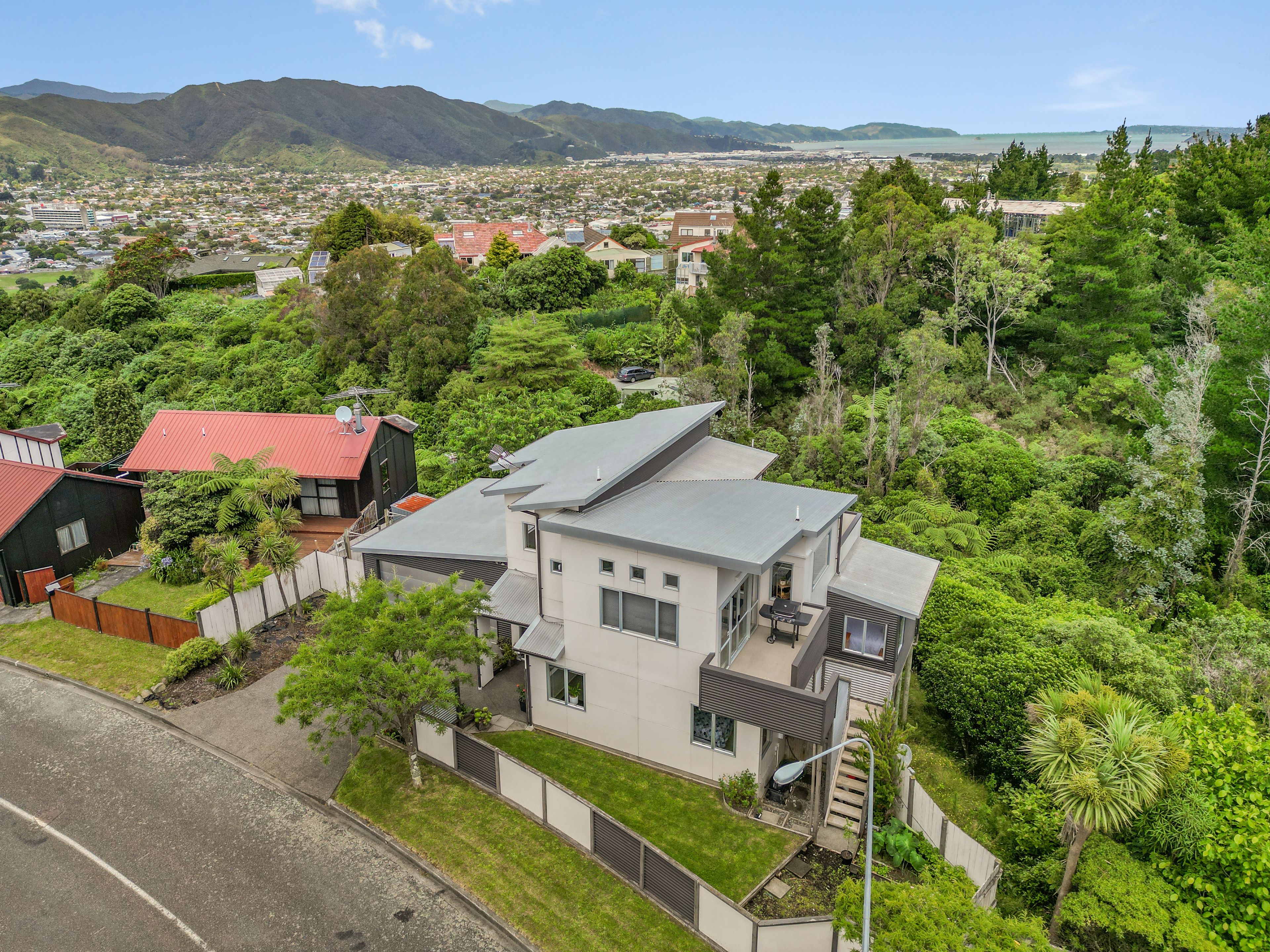 61 Redvers Drive, Belmont, Lower Hutt City 5010 Sold House Ray White Kemeys Brothers
