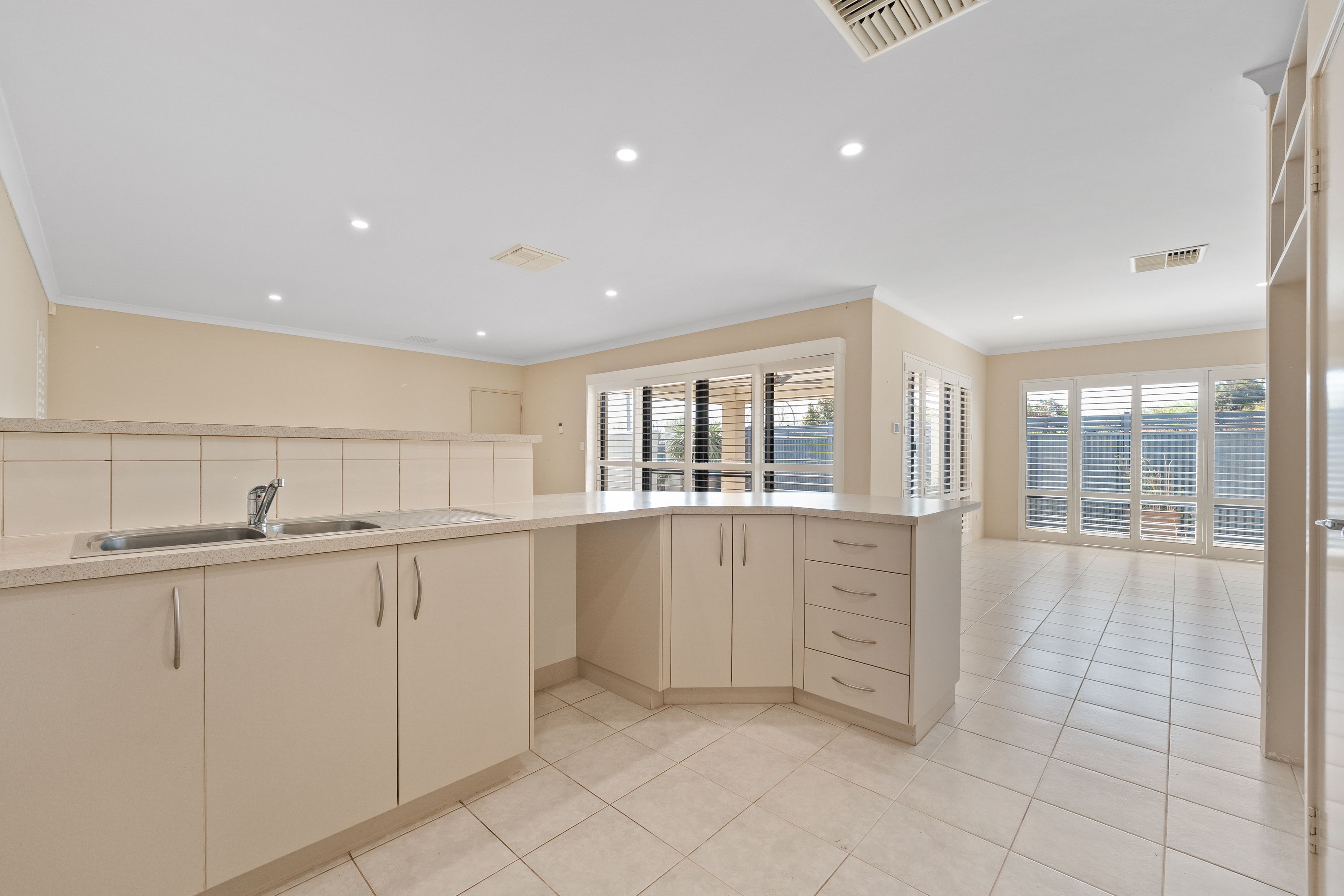 11 Linott Close — photo 12 of 30