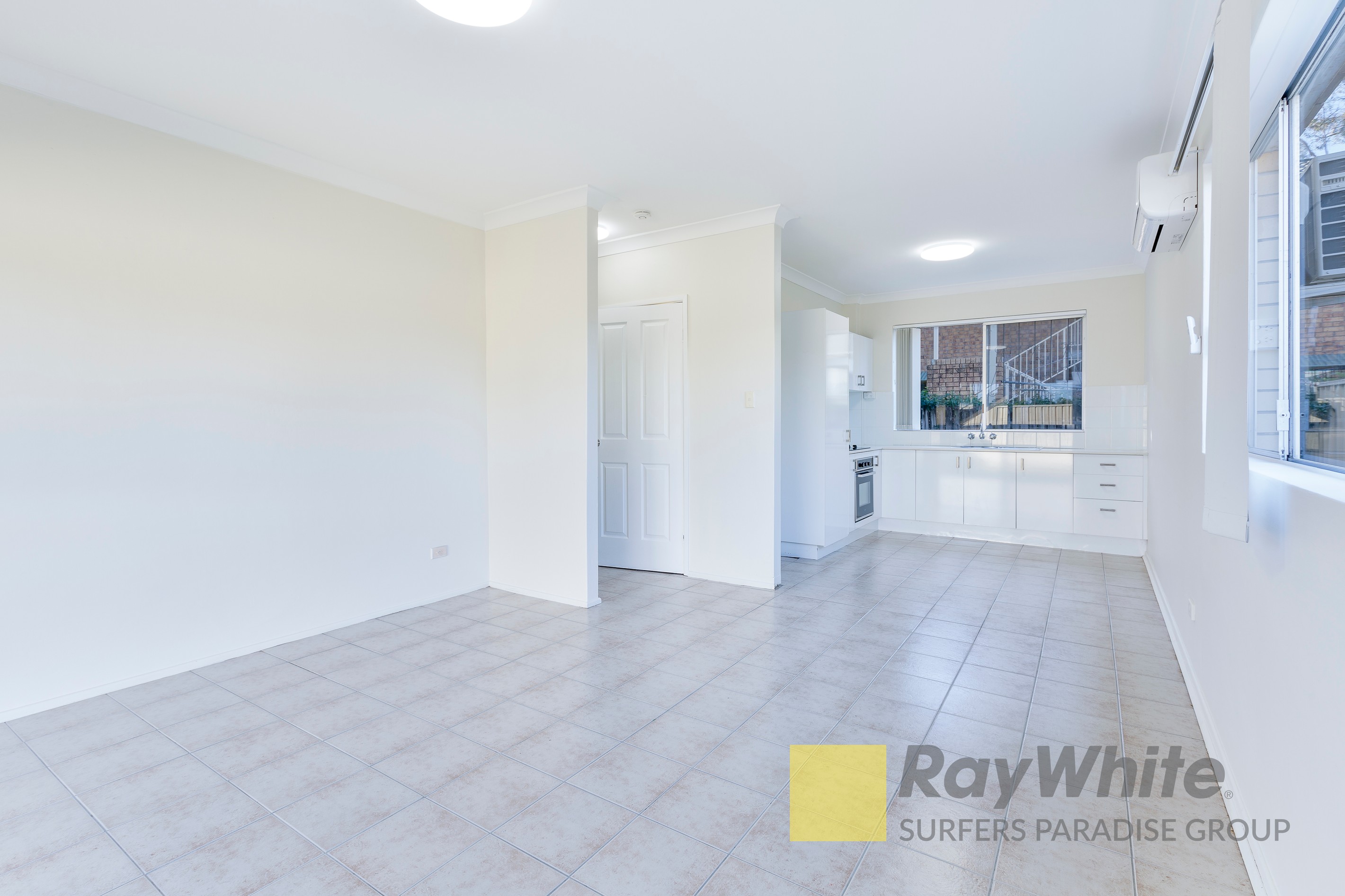 1/21 Robert Street, Labrador, QLD 4215