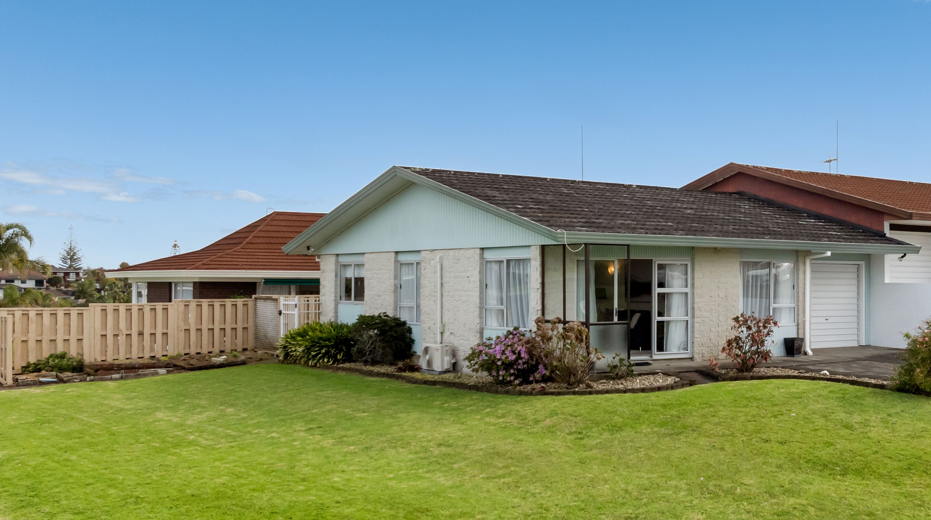 1/2 Pounamu Place, Shelly Park, Manukau City