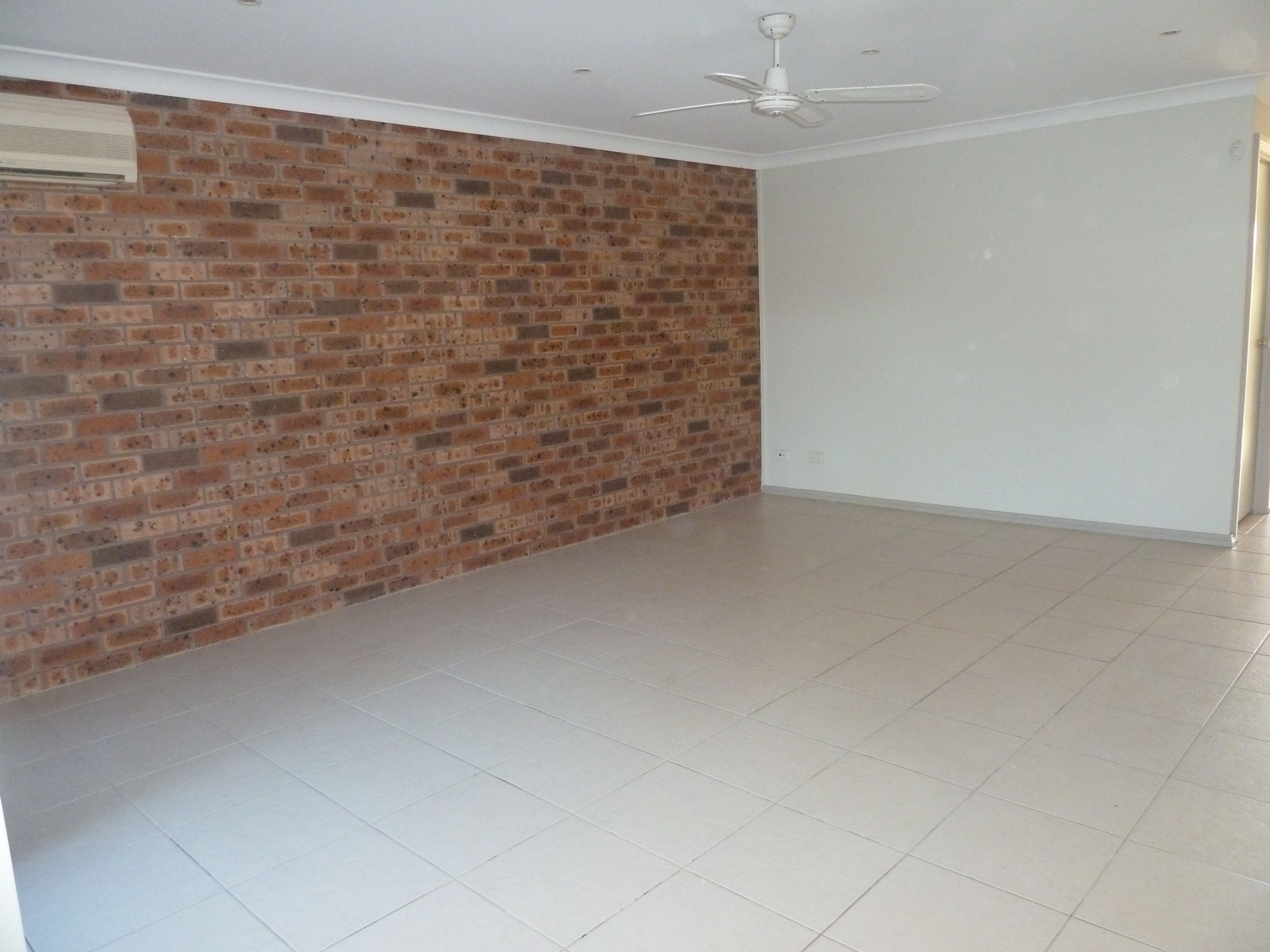 2/24 Schoolhouse Road, Glenmore Park, NSW 2745