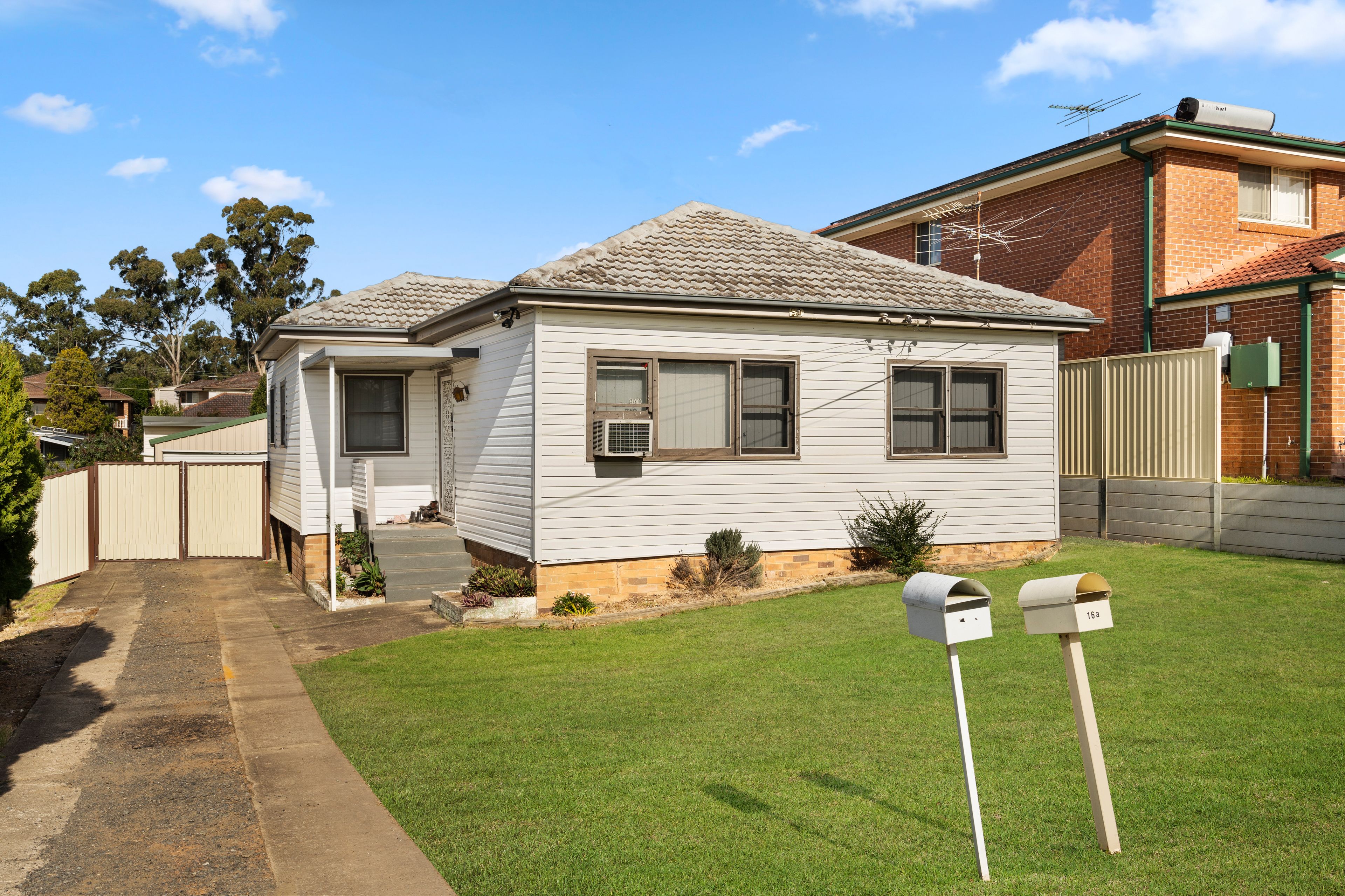 16 & 16a Dundee Street, Cambridge Park, NSW 2747