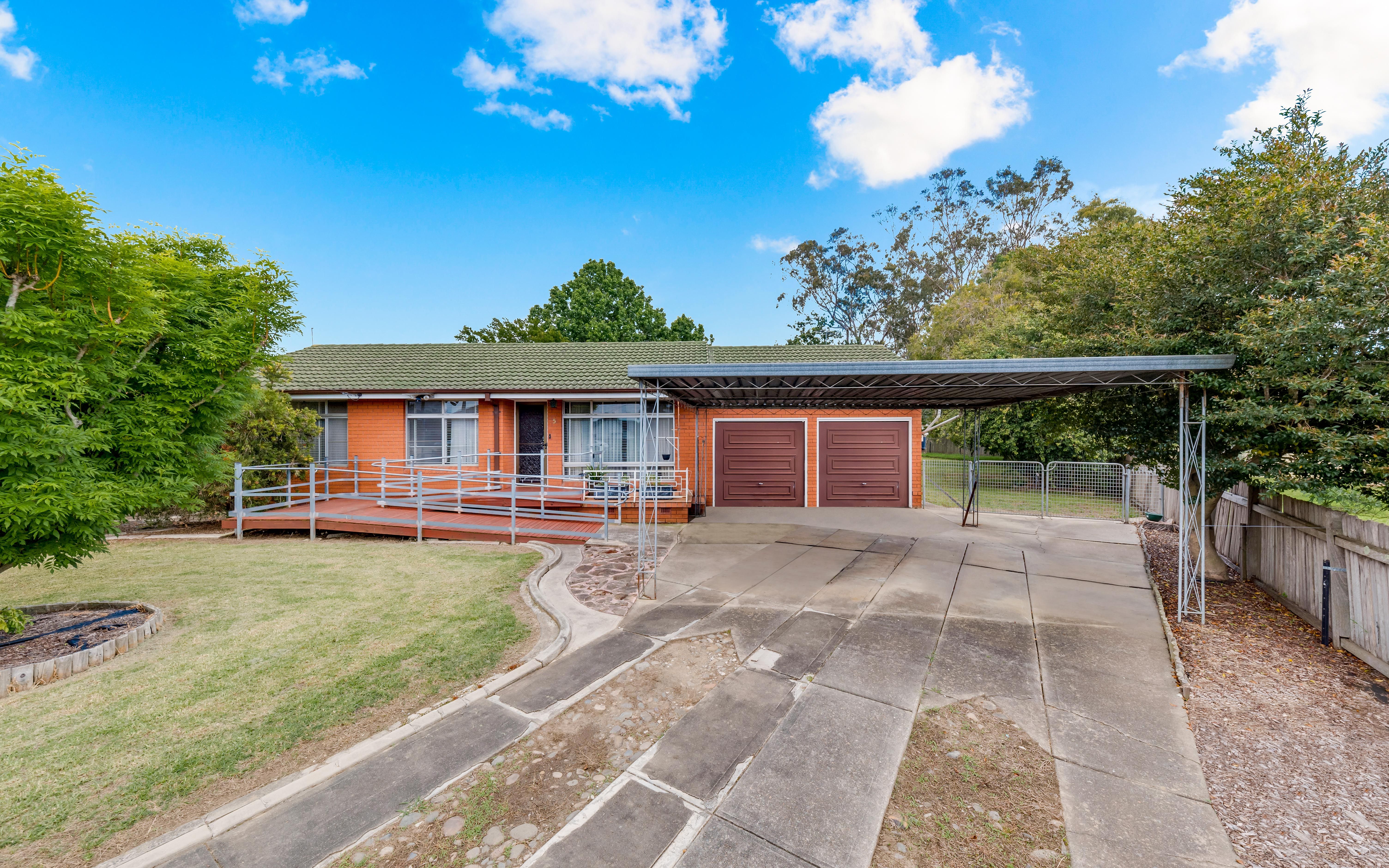 5 Burns Avenue, Macquarie Fields, NSW 2564