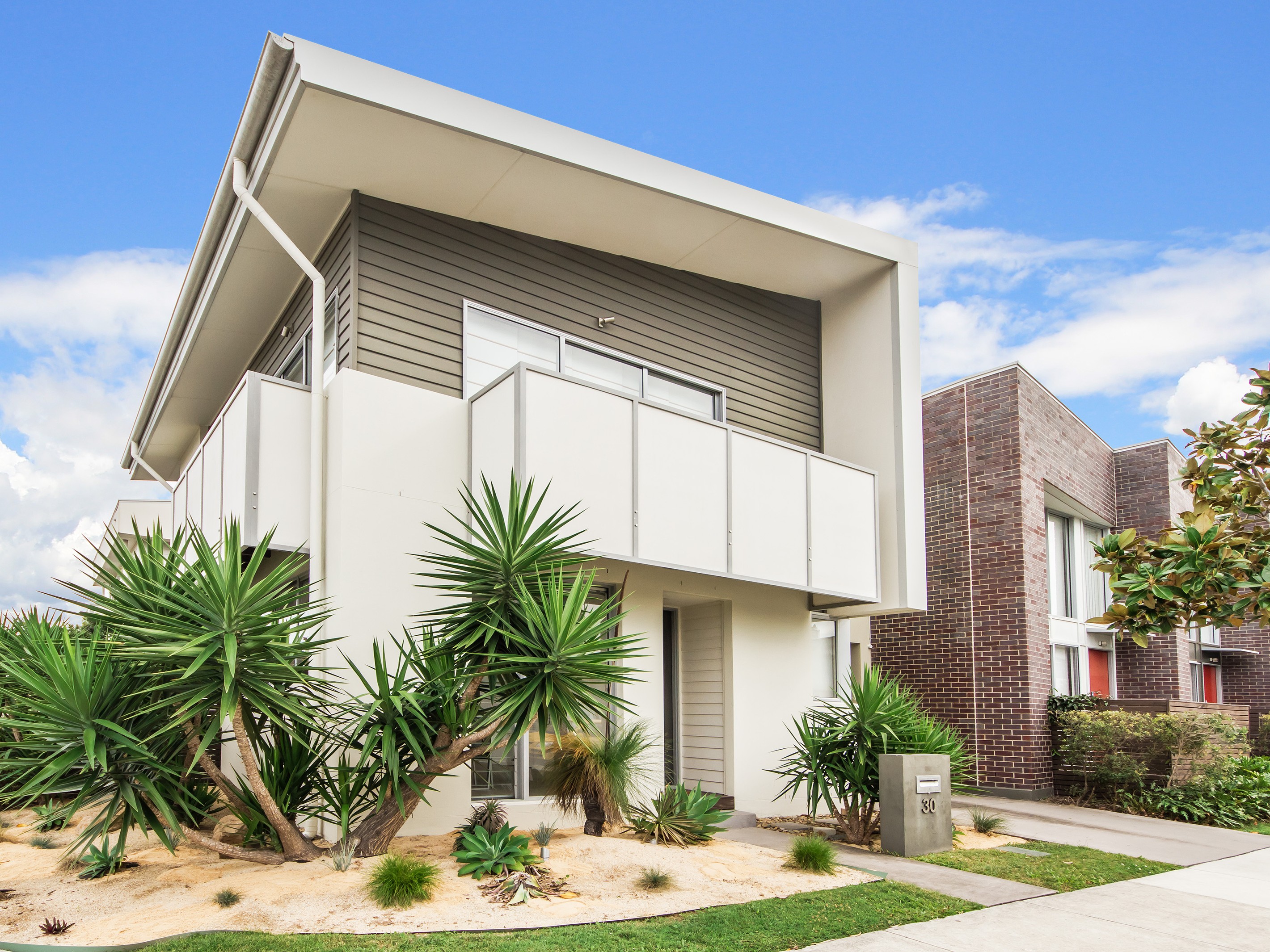 30 Lakefront Crescent, Varsity Lakes, QLD 4227