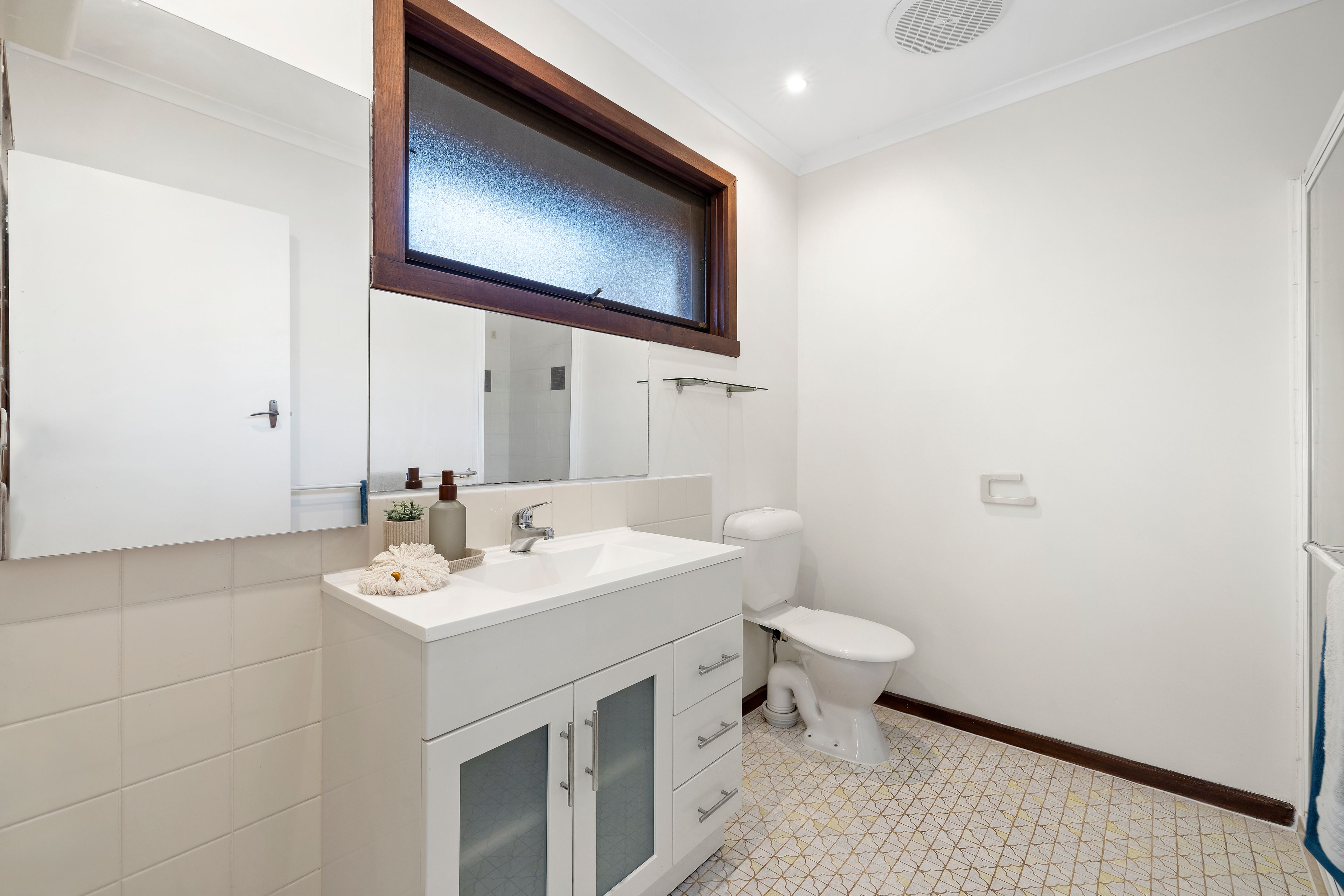 8 Narong Crescent — photo 11 of 13