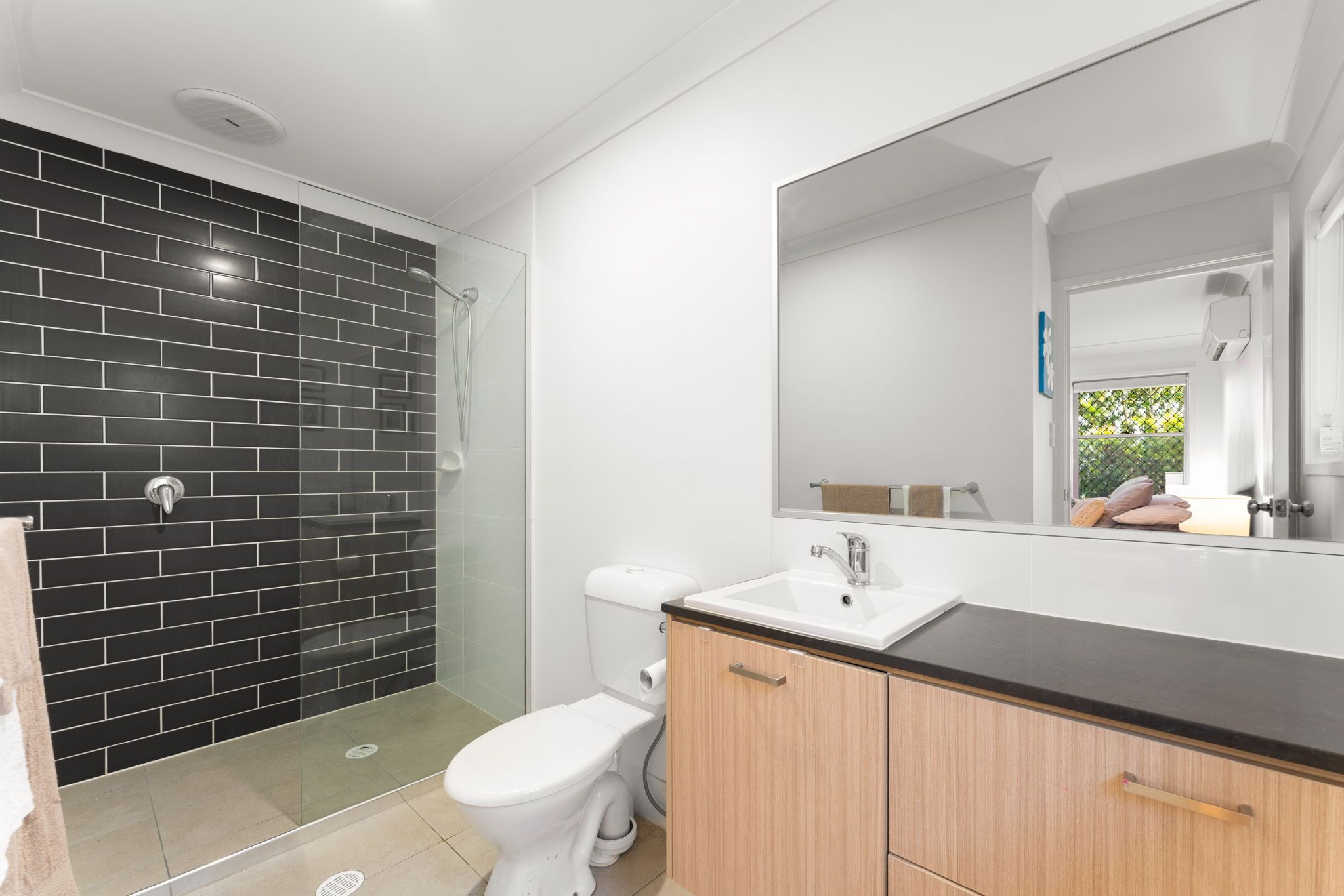 25 Mount Cooroora Street — photo 17 of 29