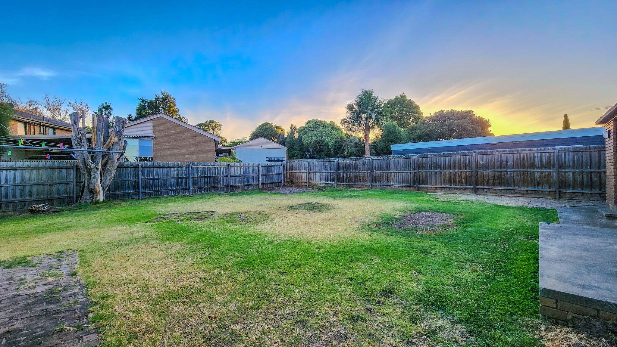 24 Hood Crescent — photo 15 of 15