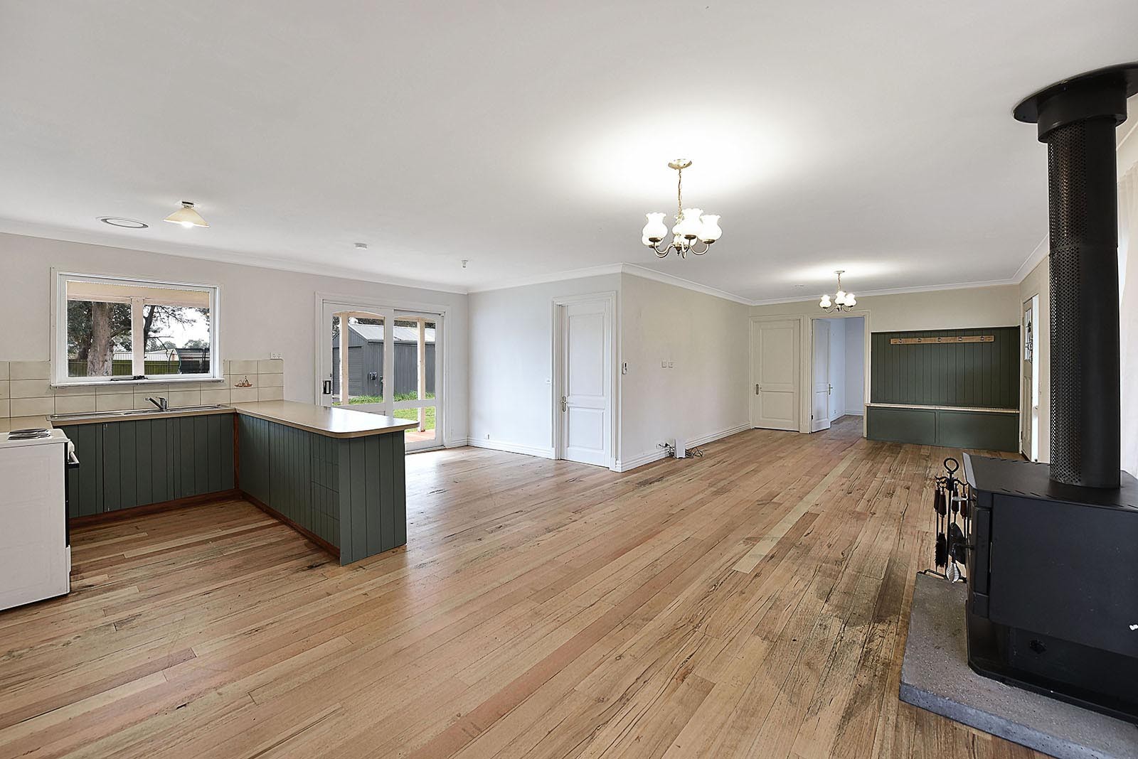 13 White Avenue, Romsey, VIC 3434