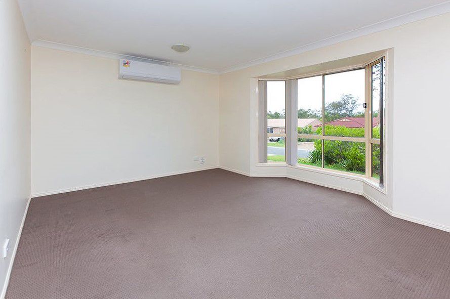 17 Paddies Crescent, Crestmead, QLD 4132