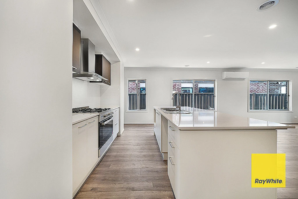21 Plane Avenue, Mambourin, VIC 3024