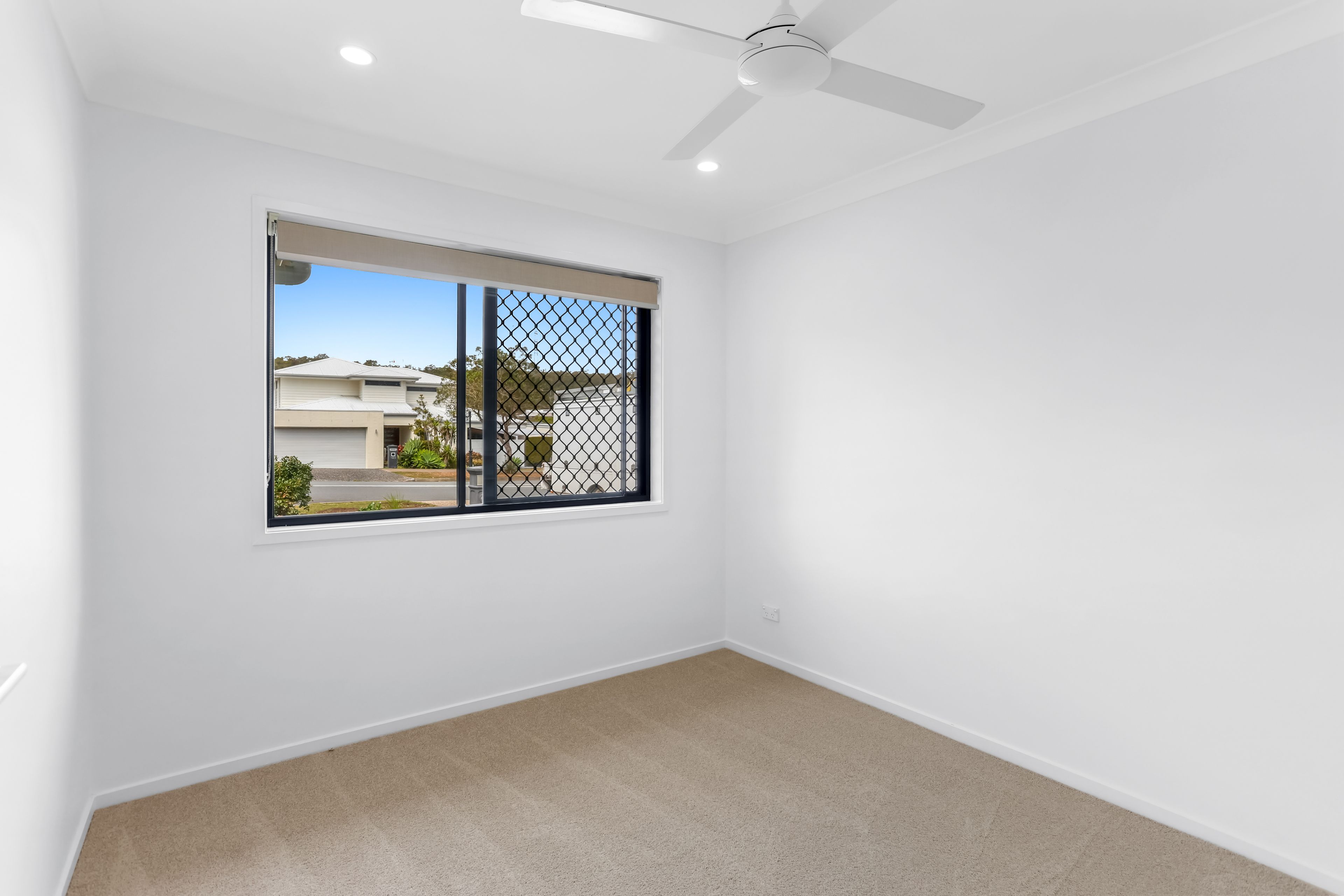 2/86 Wunburra Circle — photo 11 of 18