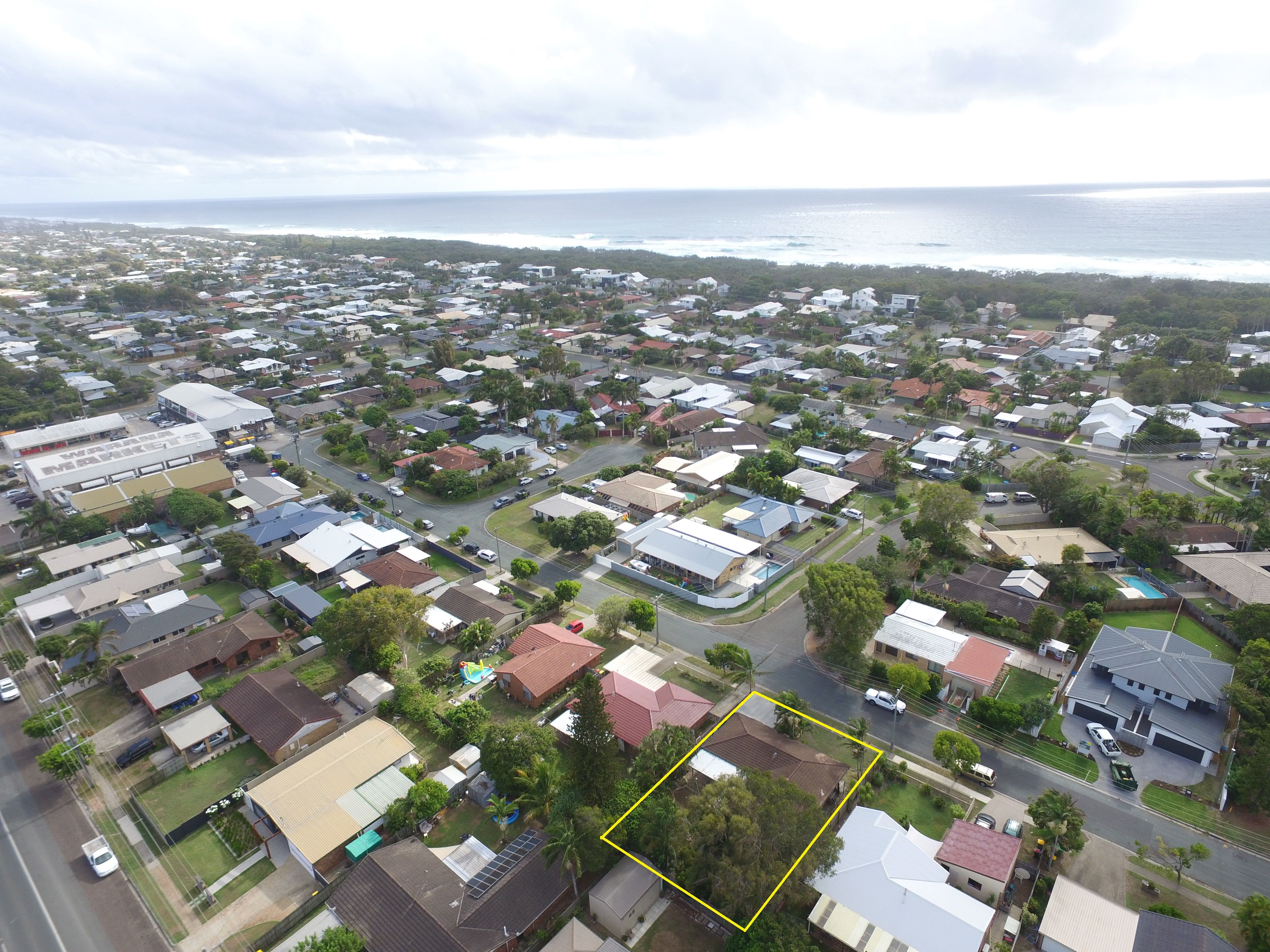 27 Ilaroo Crescent, Warana, QLD 4575