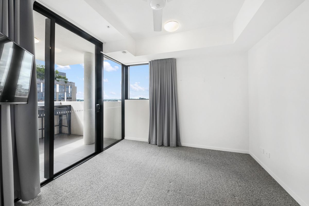 1808/27 Cordelia Street — photo 4 of 10