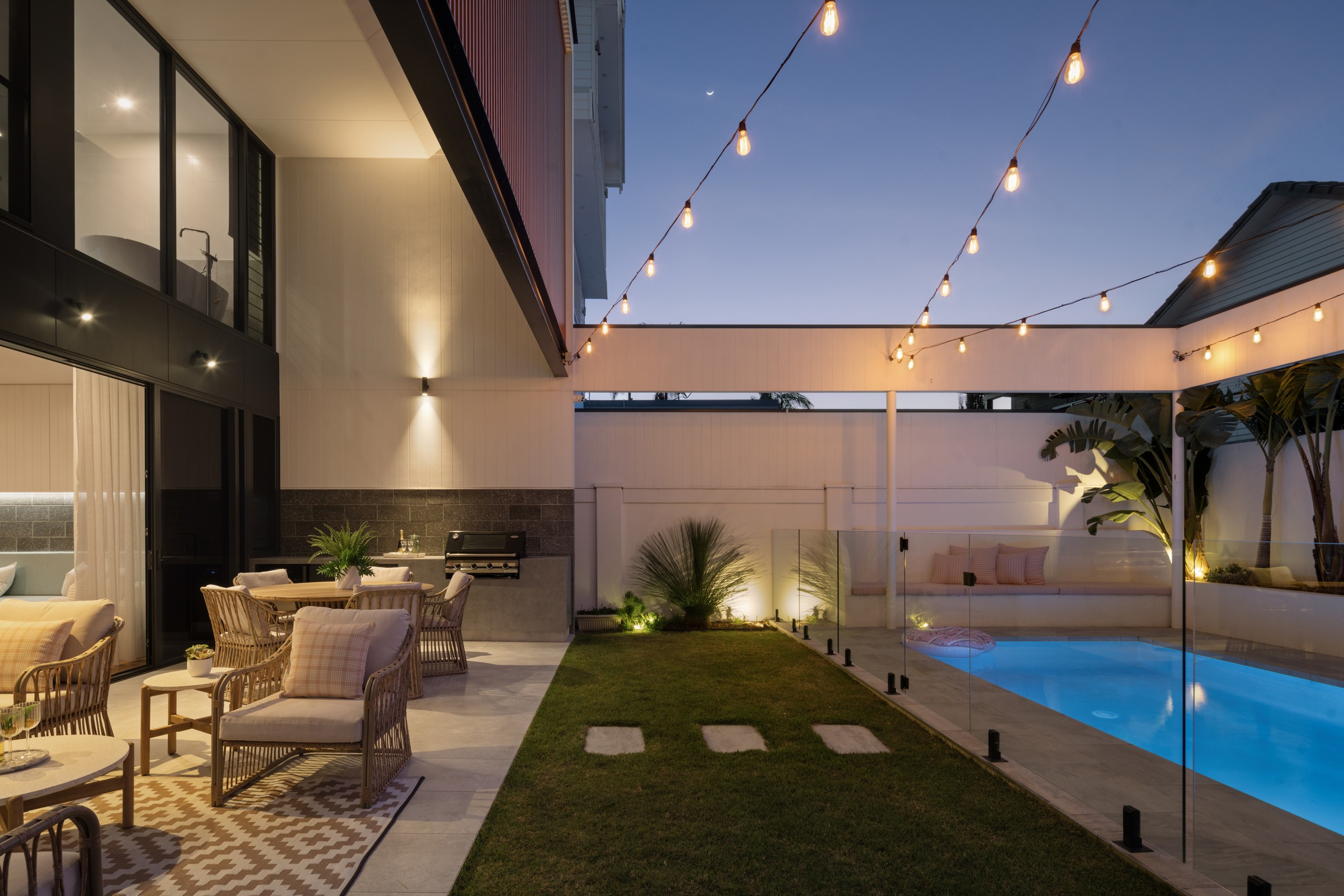 19 Cronulla Avenue, Mermaid Beach, QLD 4218