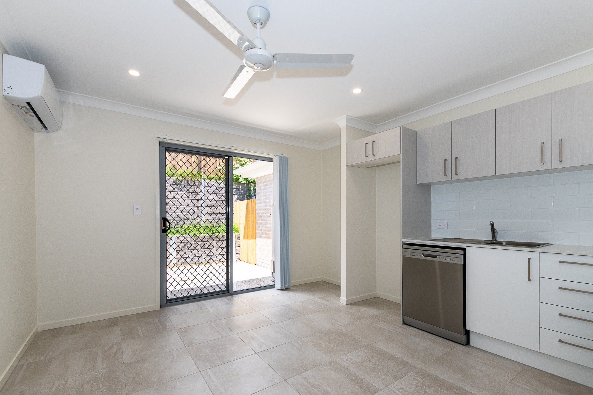 2/8 Dora Street, Morayfield, QLD 4506