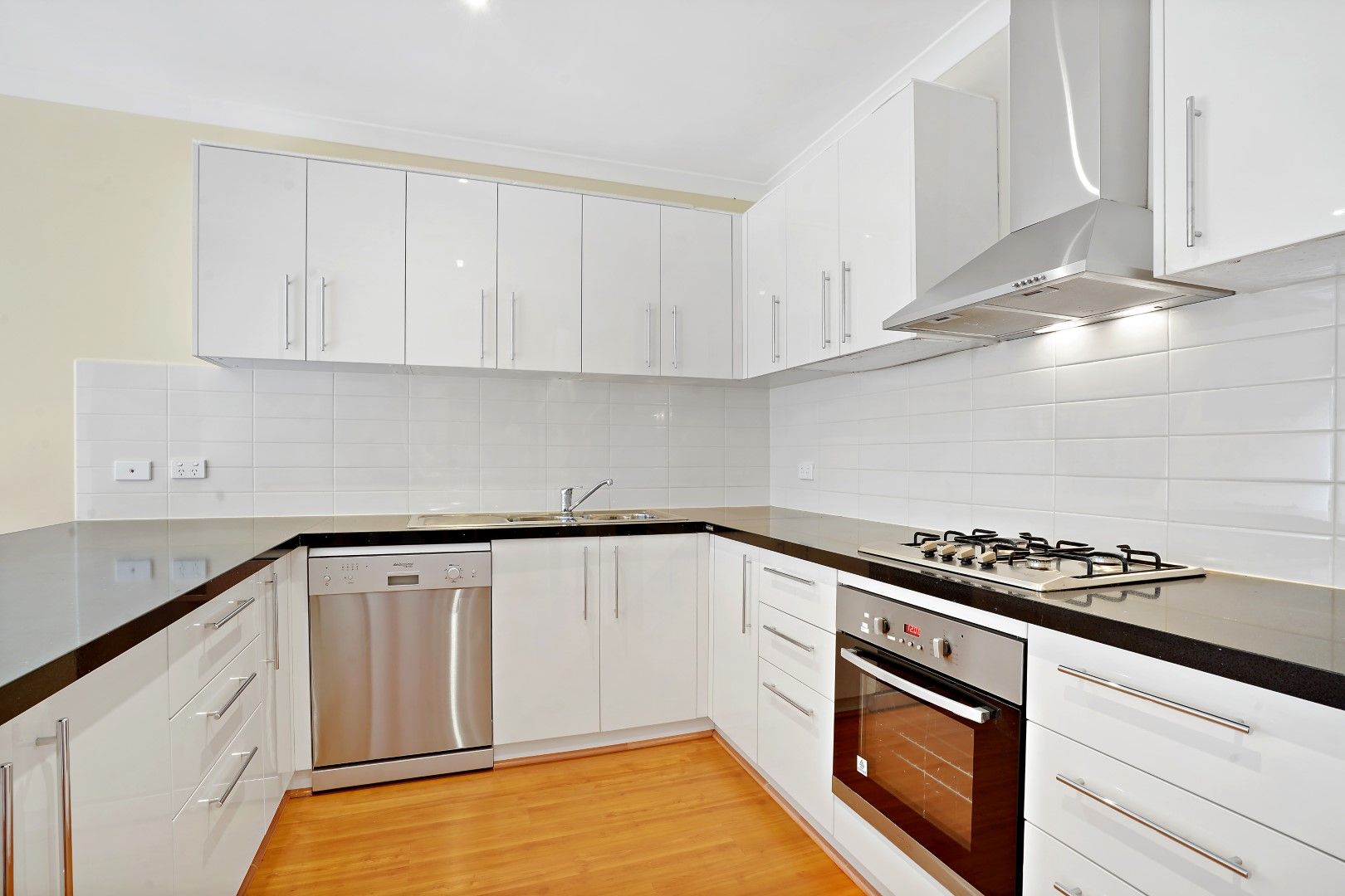2/61 Commercial Road, Ferntree Gully, VIC 3156