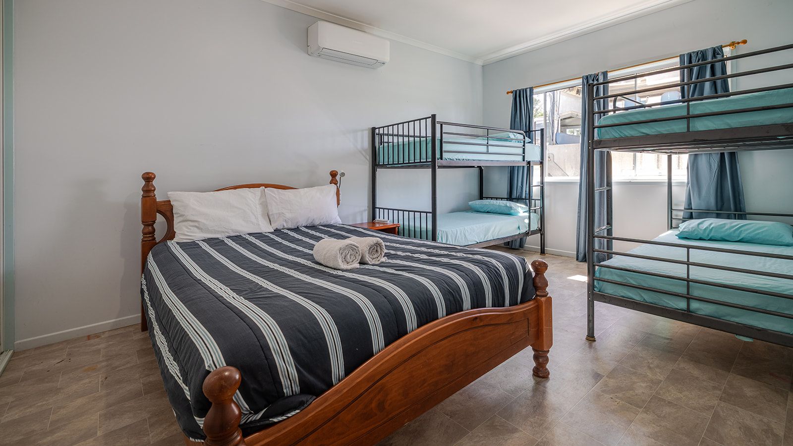 19 Captain Cook Drive — photo 15 of 28