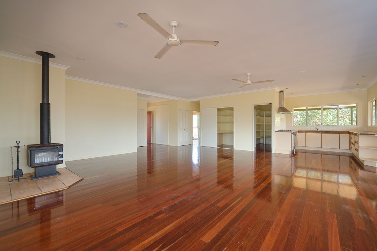 5 Pams Court, Beecher, QLD 4680