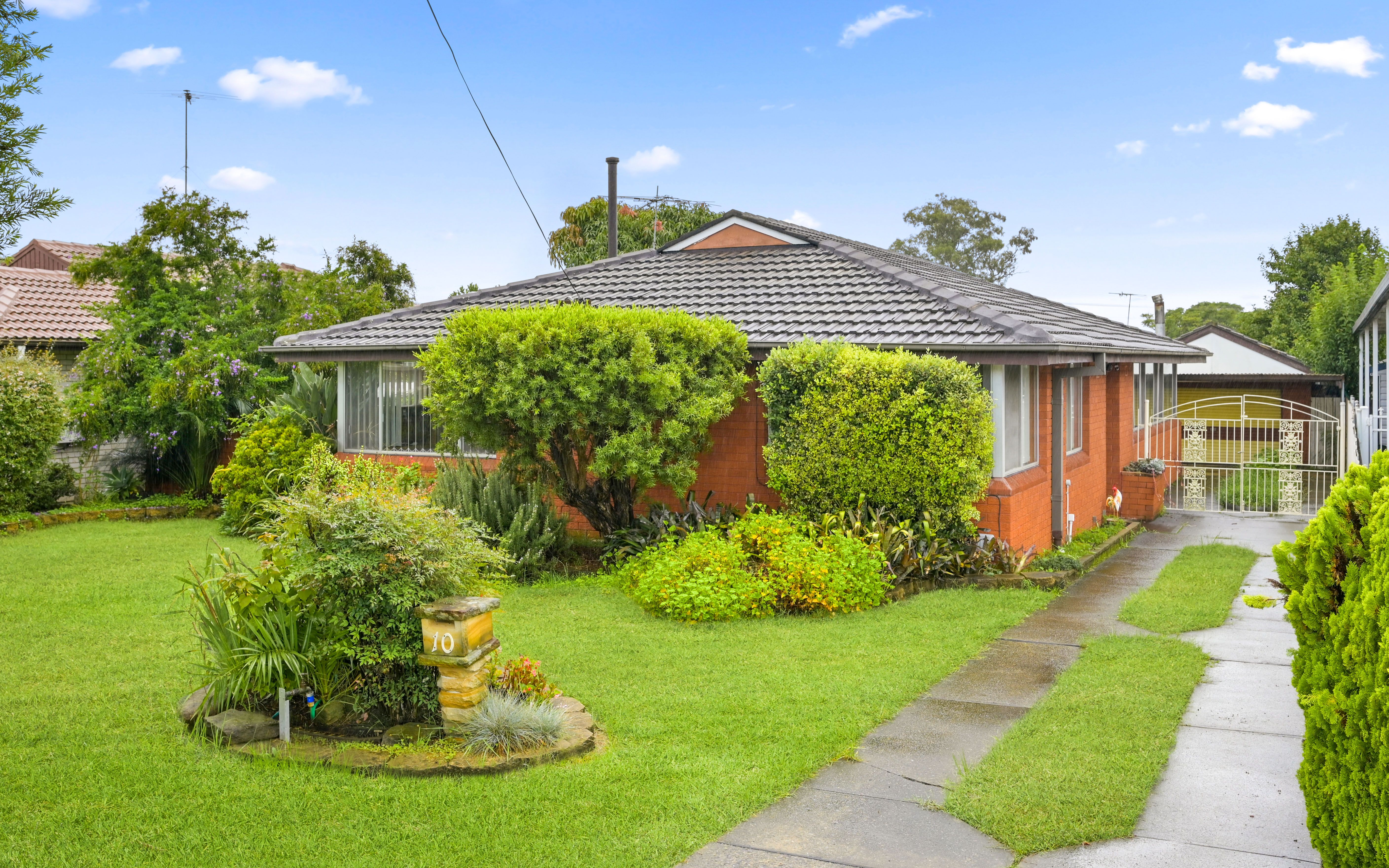 10 Alice Street, Macquarie Fields, NSW 2564