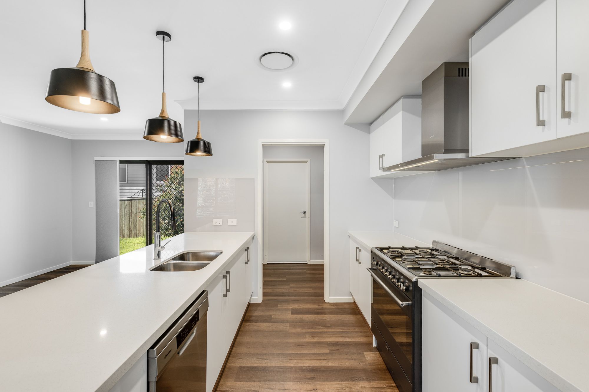 118 Webcke Crescent — photo 7 of 17