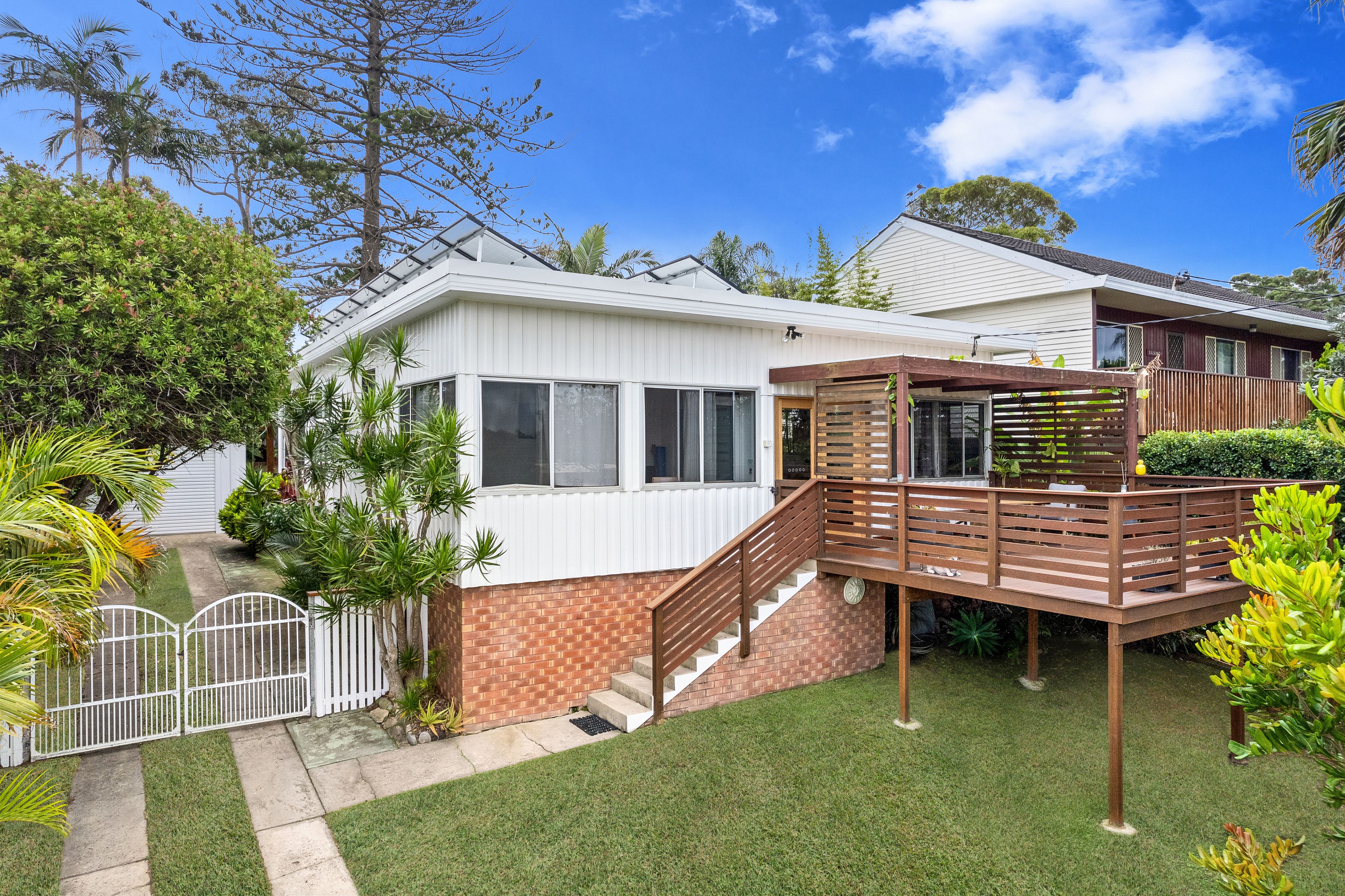 4 Woodlawn Drive, Budgewoi NSW 2262