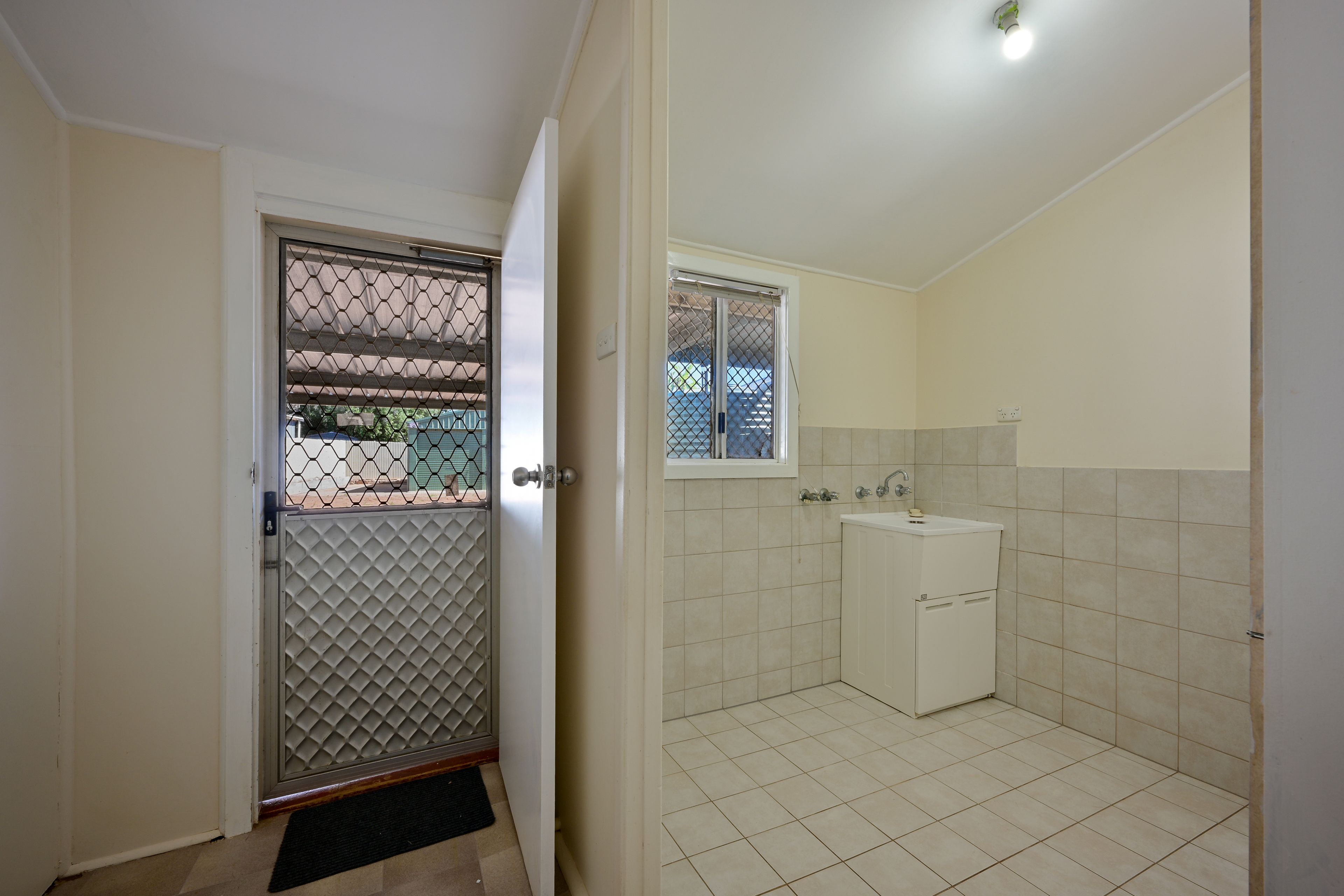 10 Hunter Crescent — photo 12 of 19