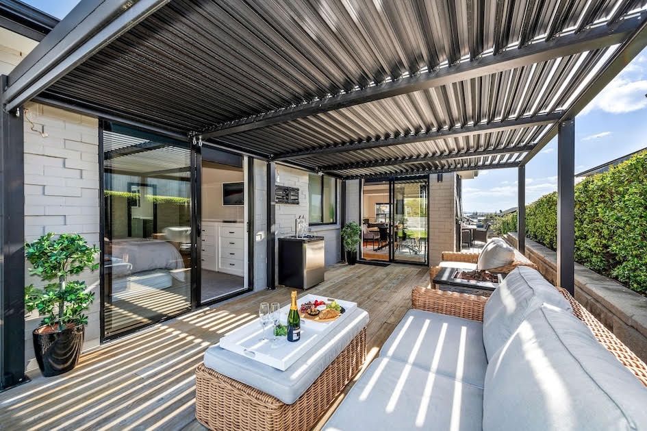 Beachlands, Exceptional Home - 5 Bedrooms 1