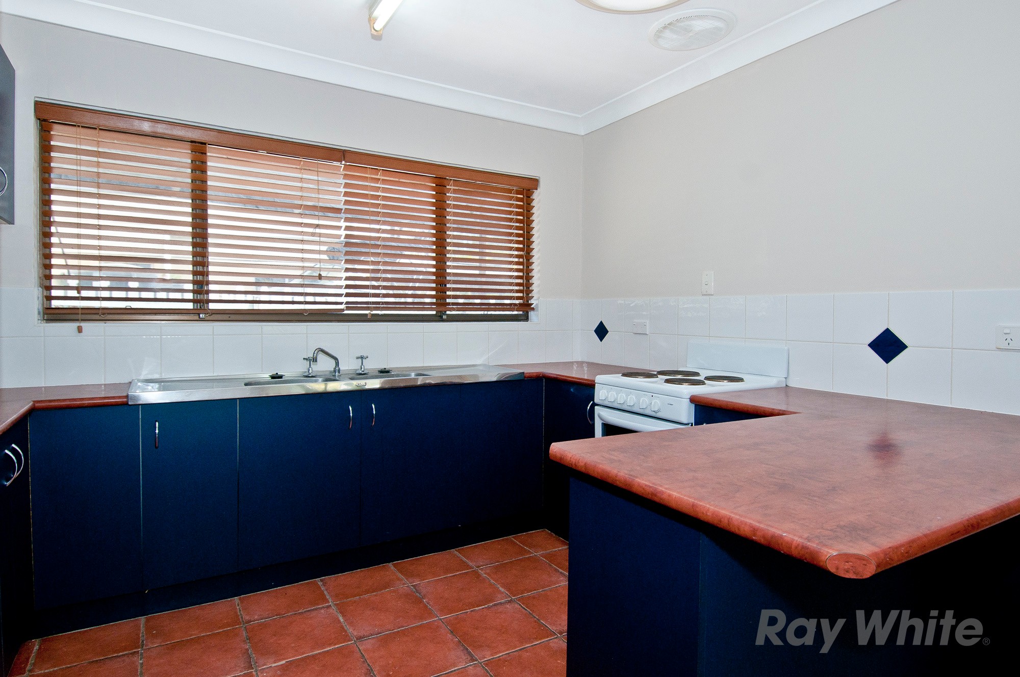 18 Rhodes Street, Loganlea, QLD 4131