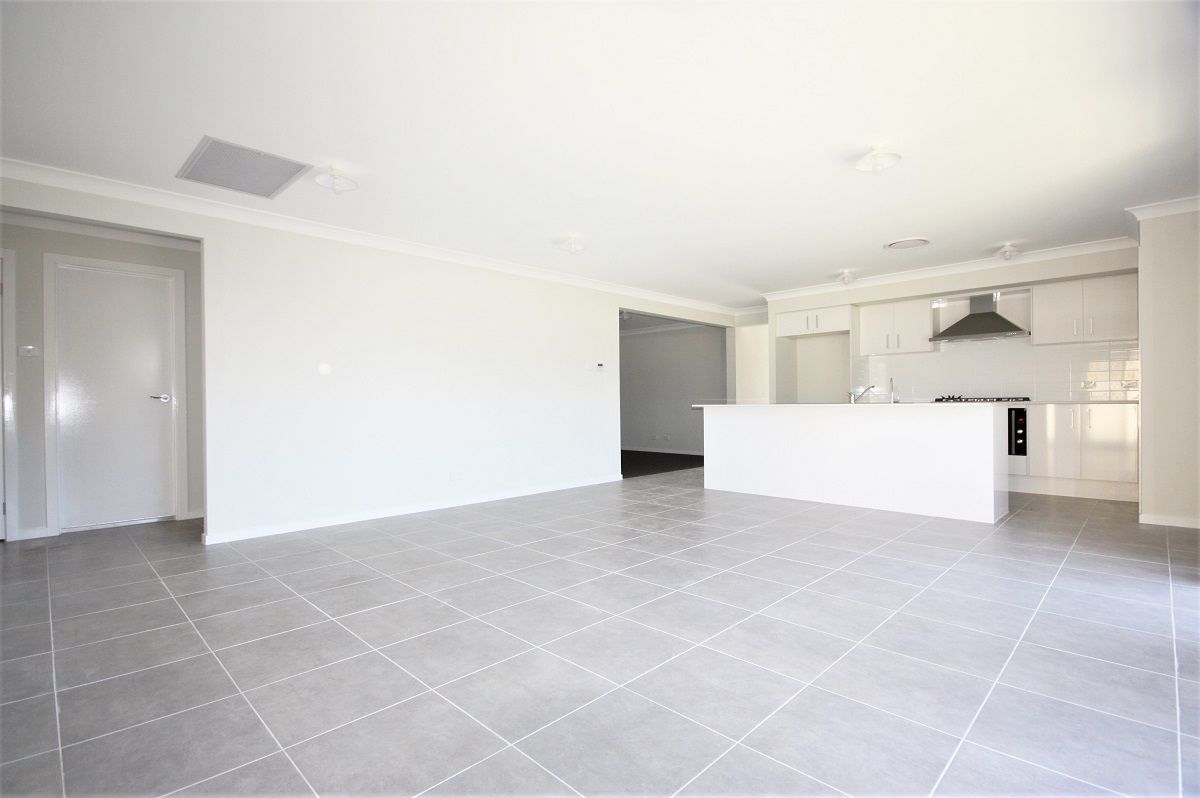 10 Kenway Street, Oran Park, NSW 2570