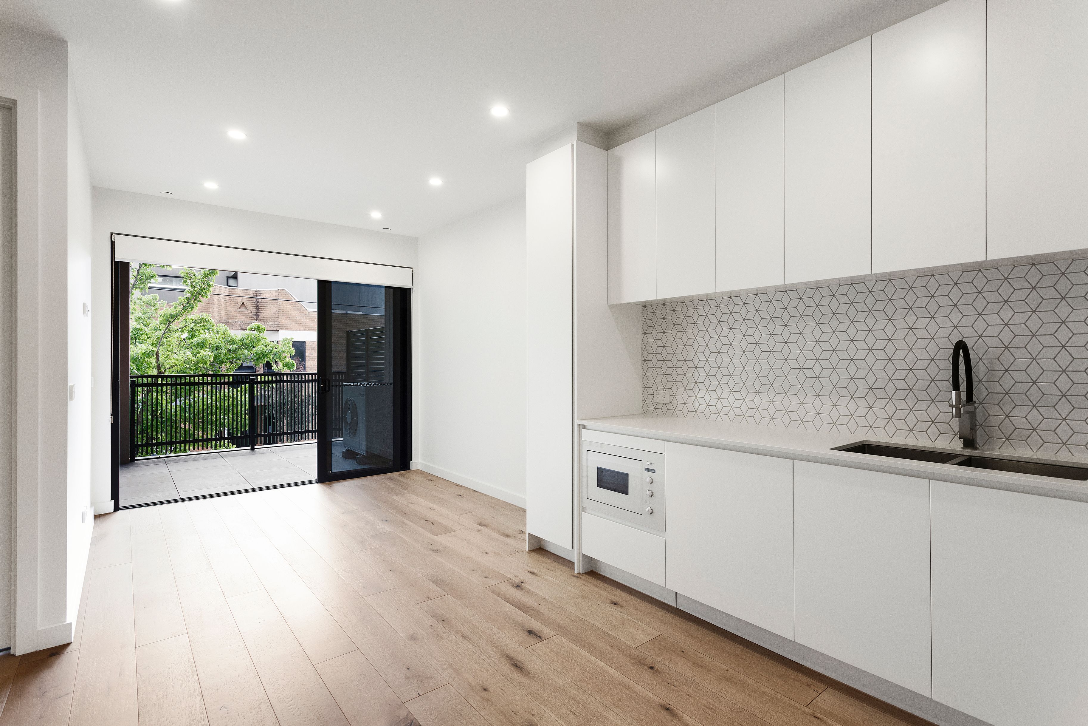 102/323 Neerim Road — photo from Ray White Carnegie