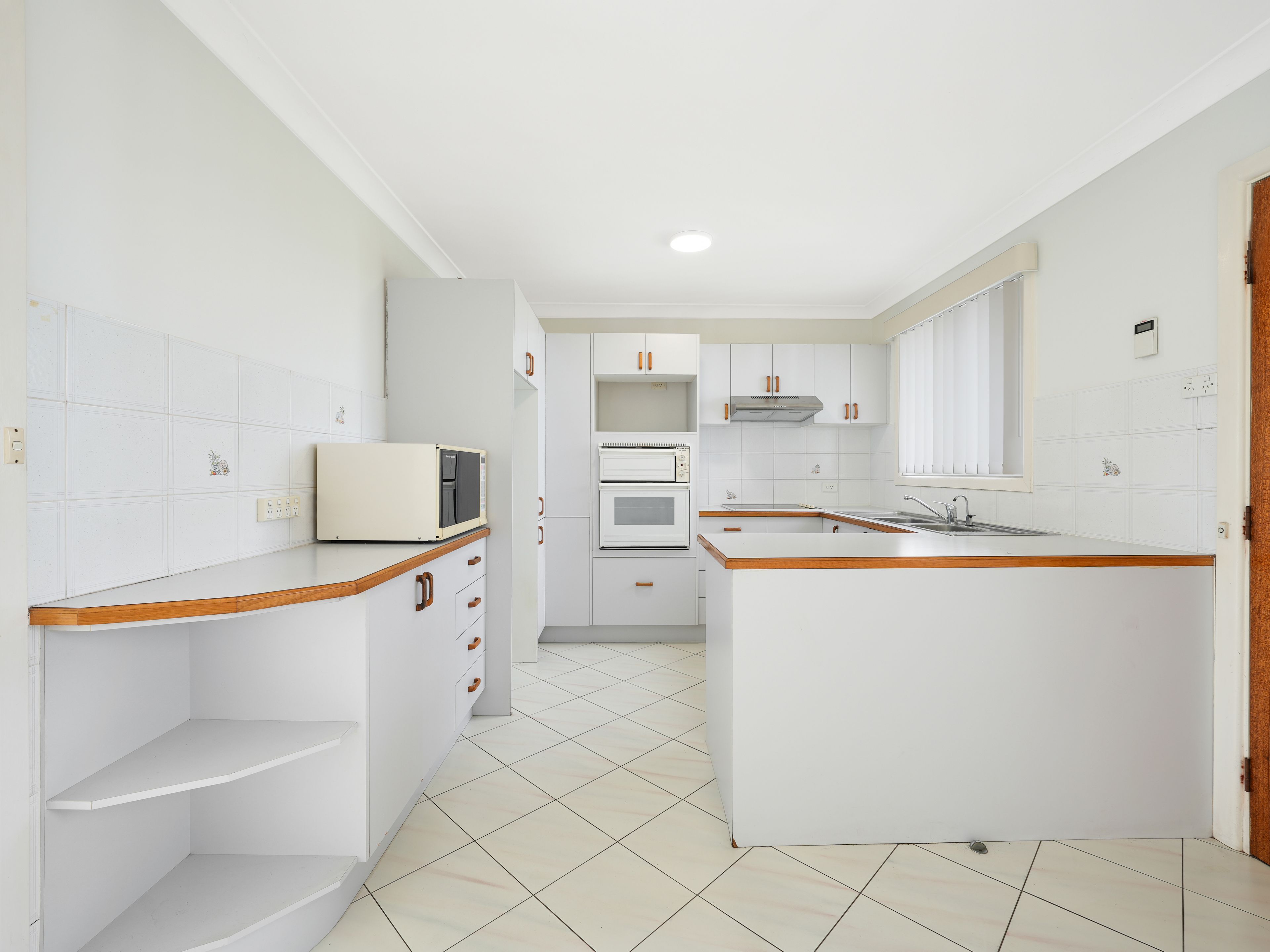 41 Barina Avenue, Lake Heights, NSW 2502
