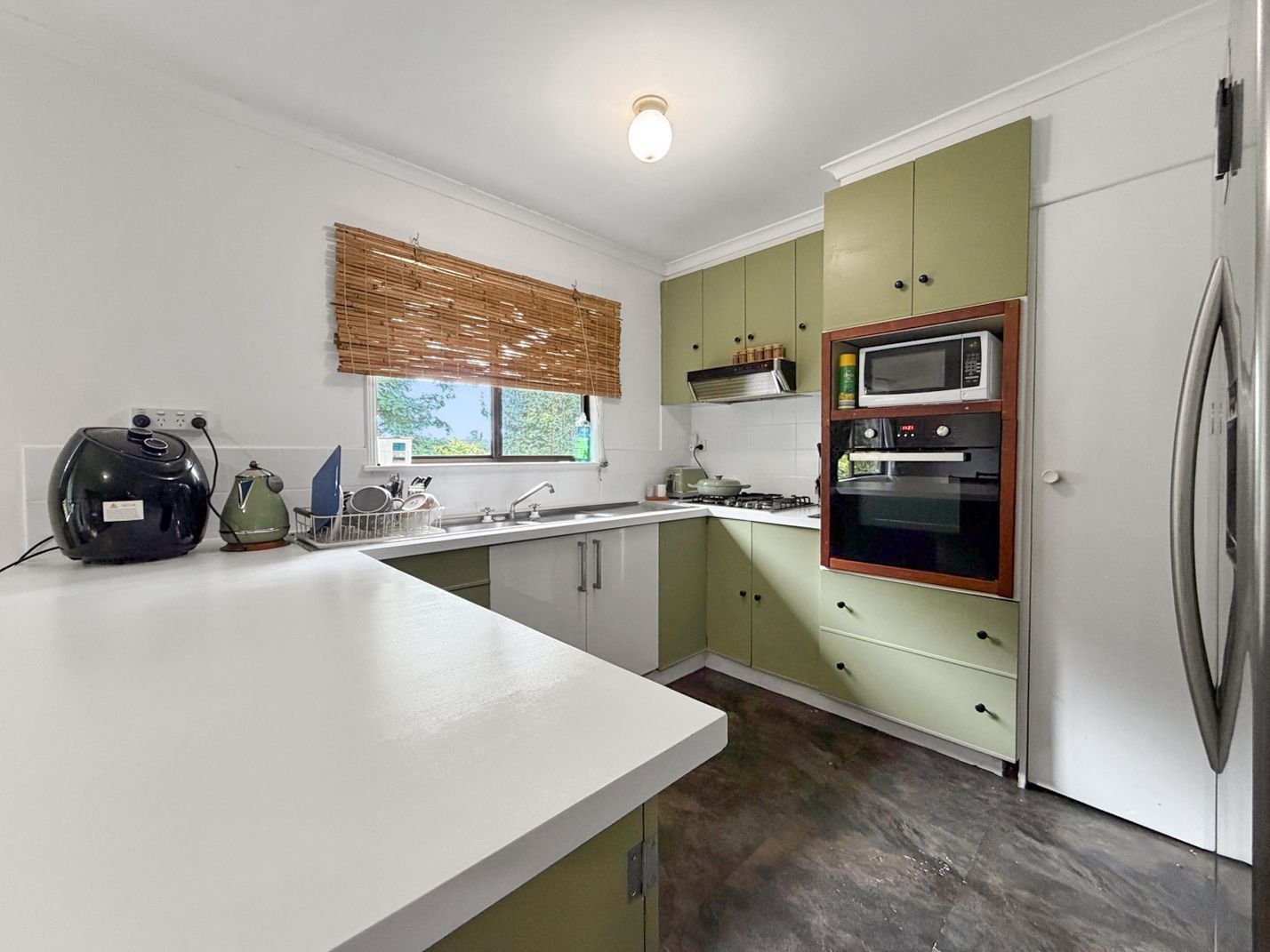 6 Railway Parade, Tiaro, QLD 4650
