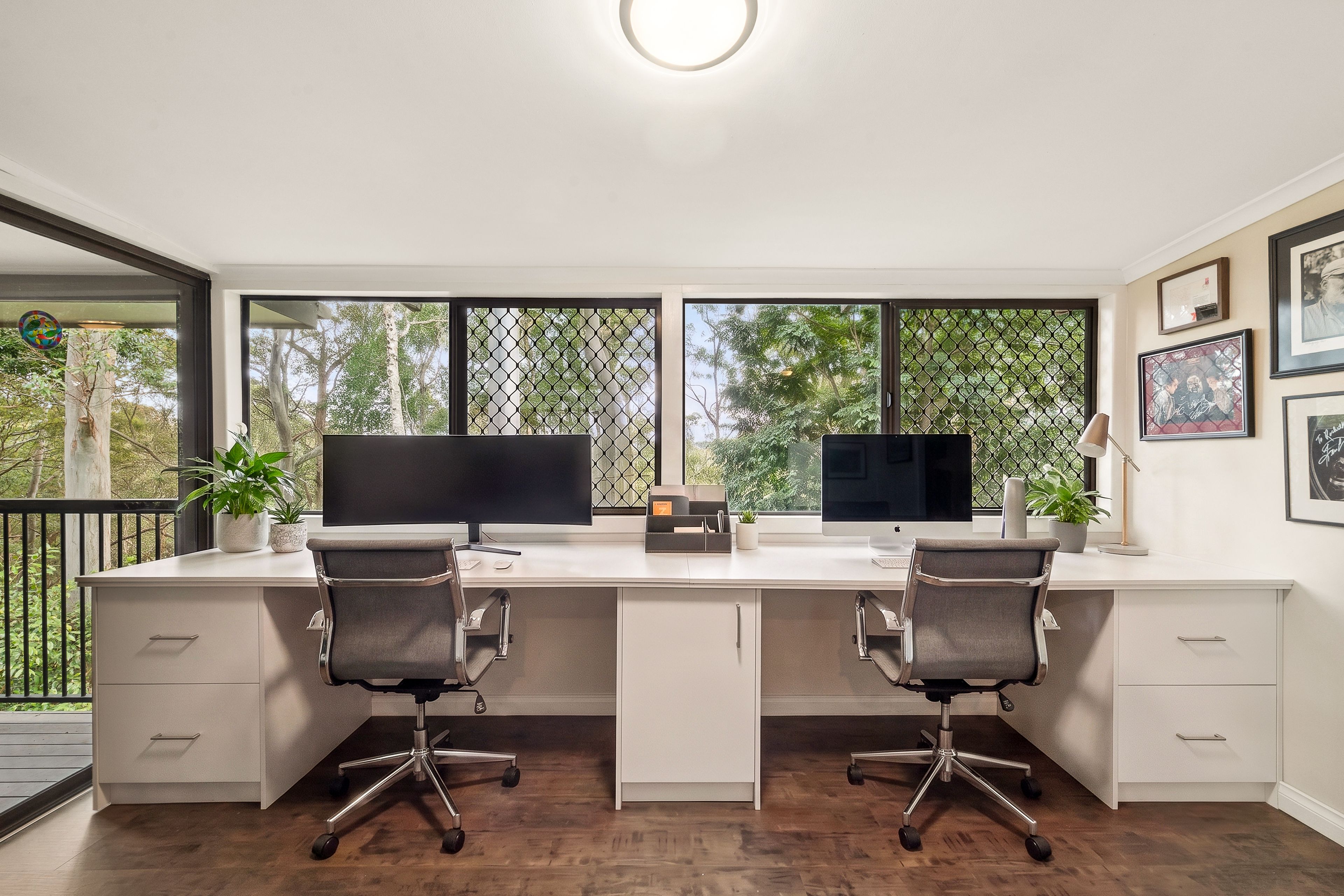 Leafy scenery in a stylishly renovated family retreat — photo 9 of 17