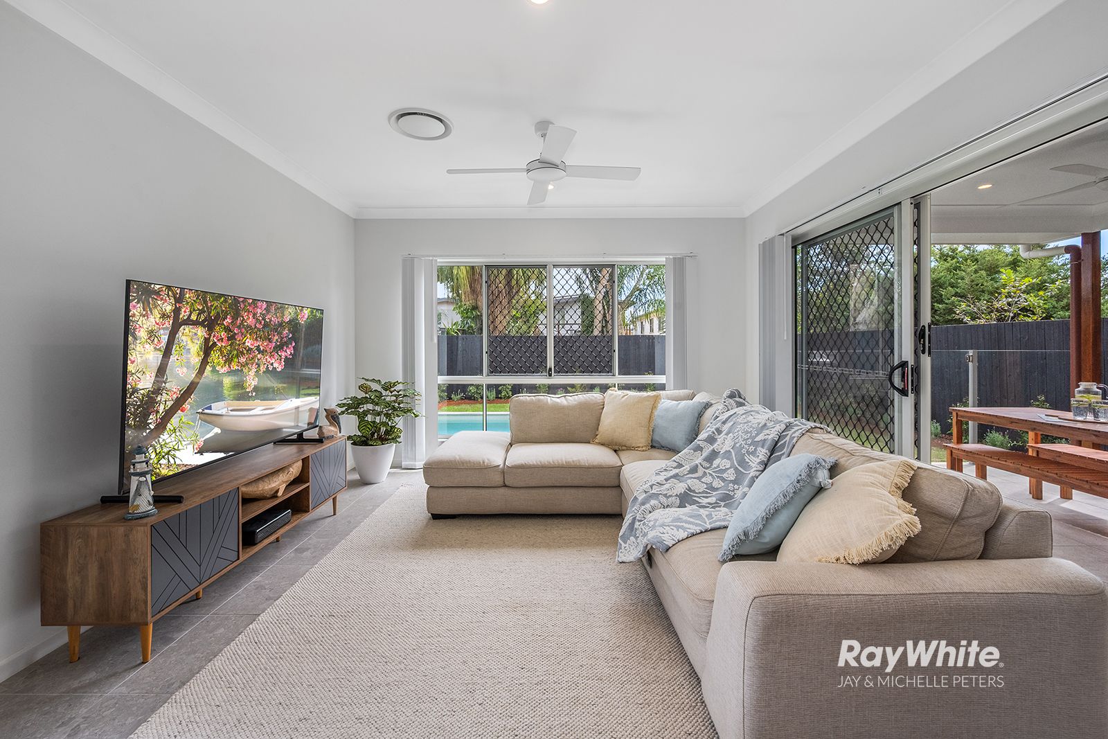 135 Scarborough Road — photo 3 of 30