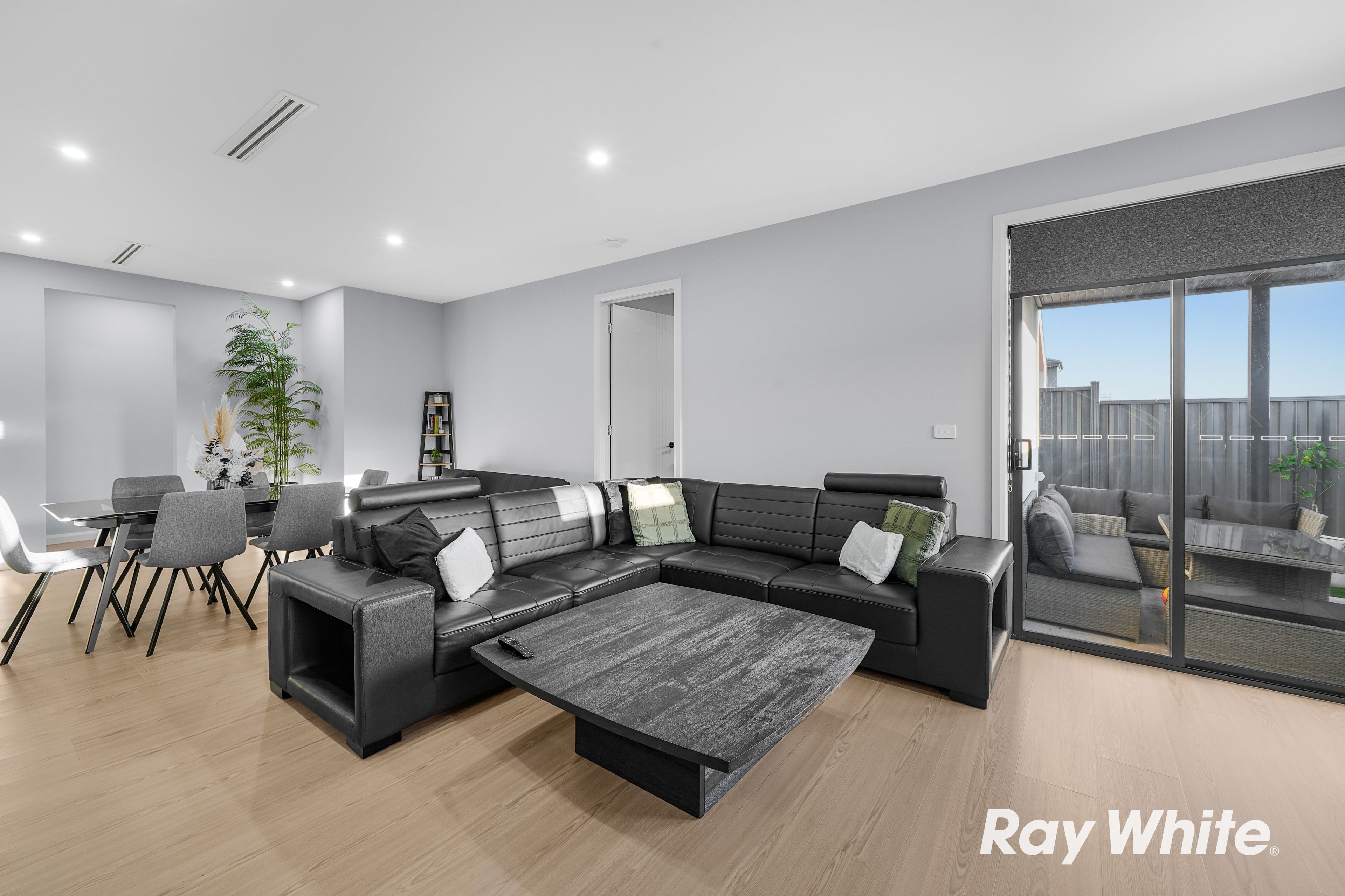 61 Brown Boulevard — photo 8 of 17