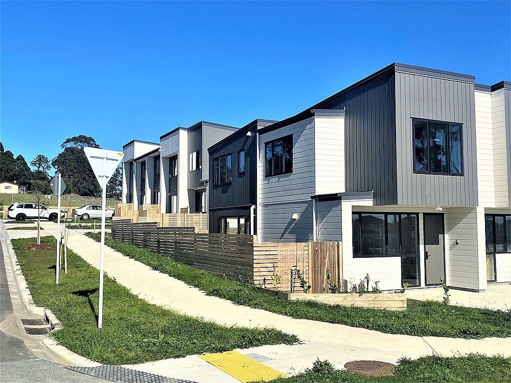 12 Karoro Road, Flat Bush, Manukau City