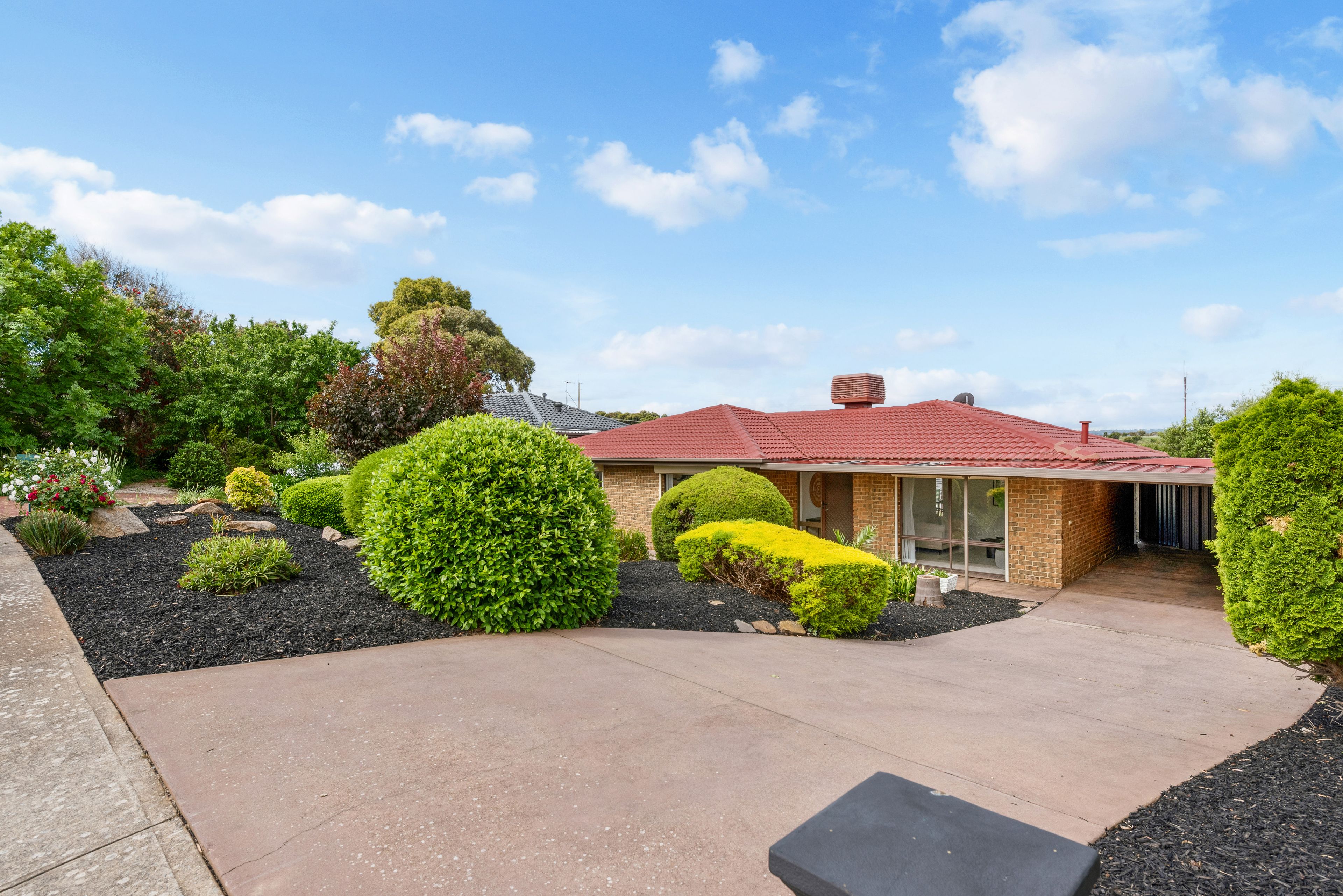 7 Dridan Crescent — photo from Ray White Woodcroft