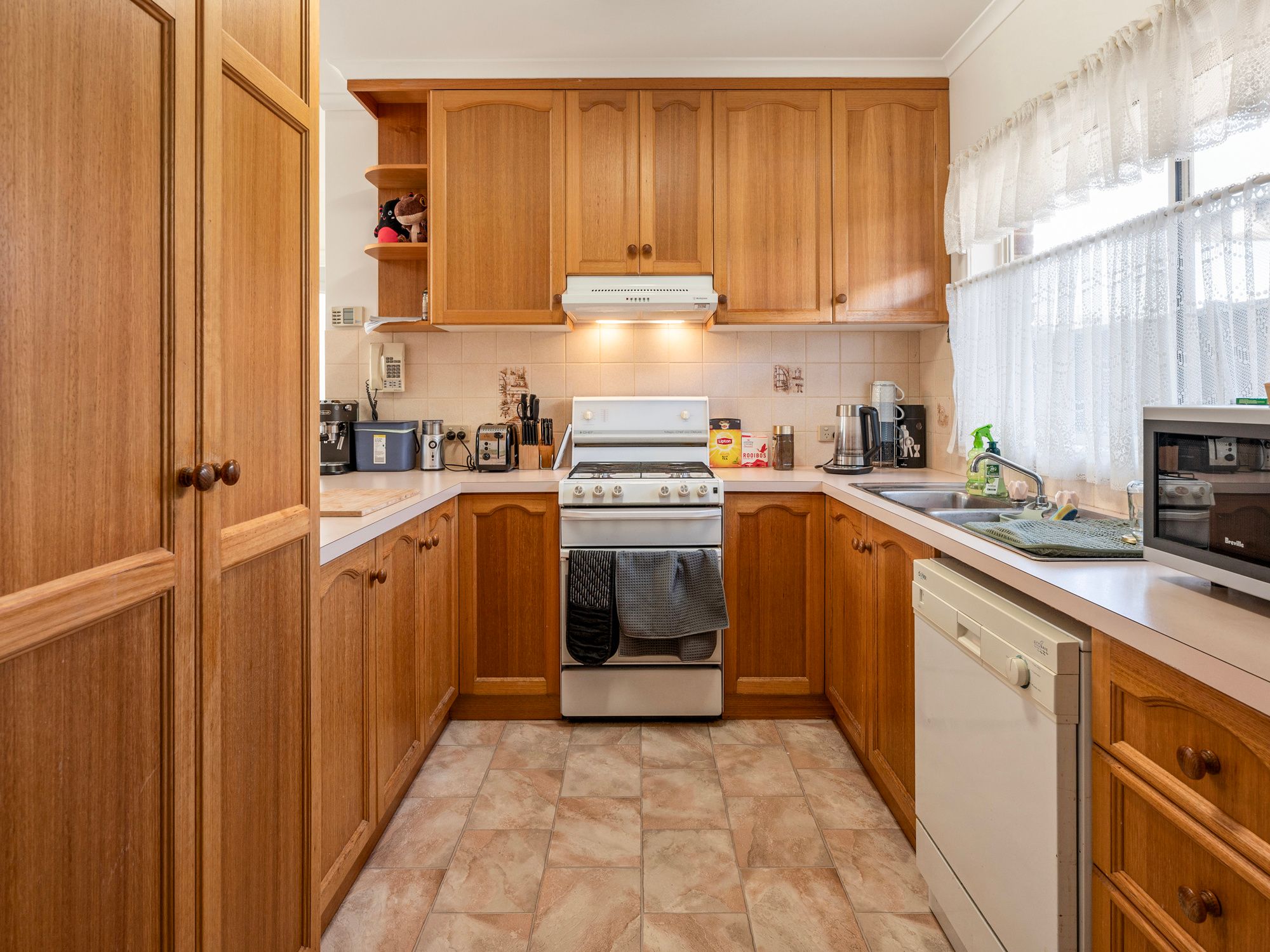 4 Exton Crescent — photo 9 of 15