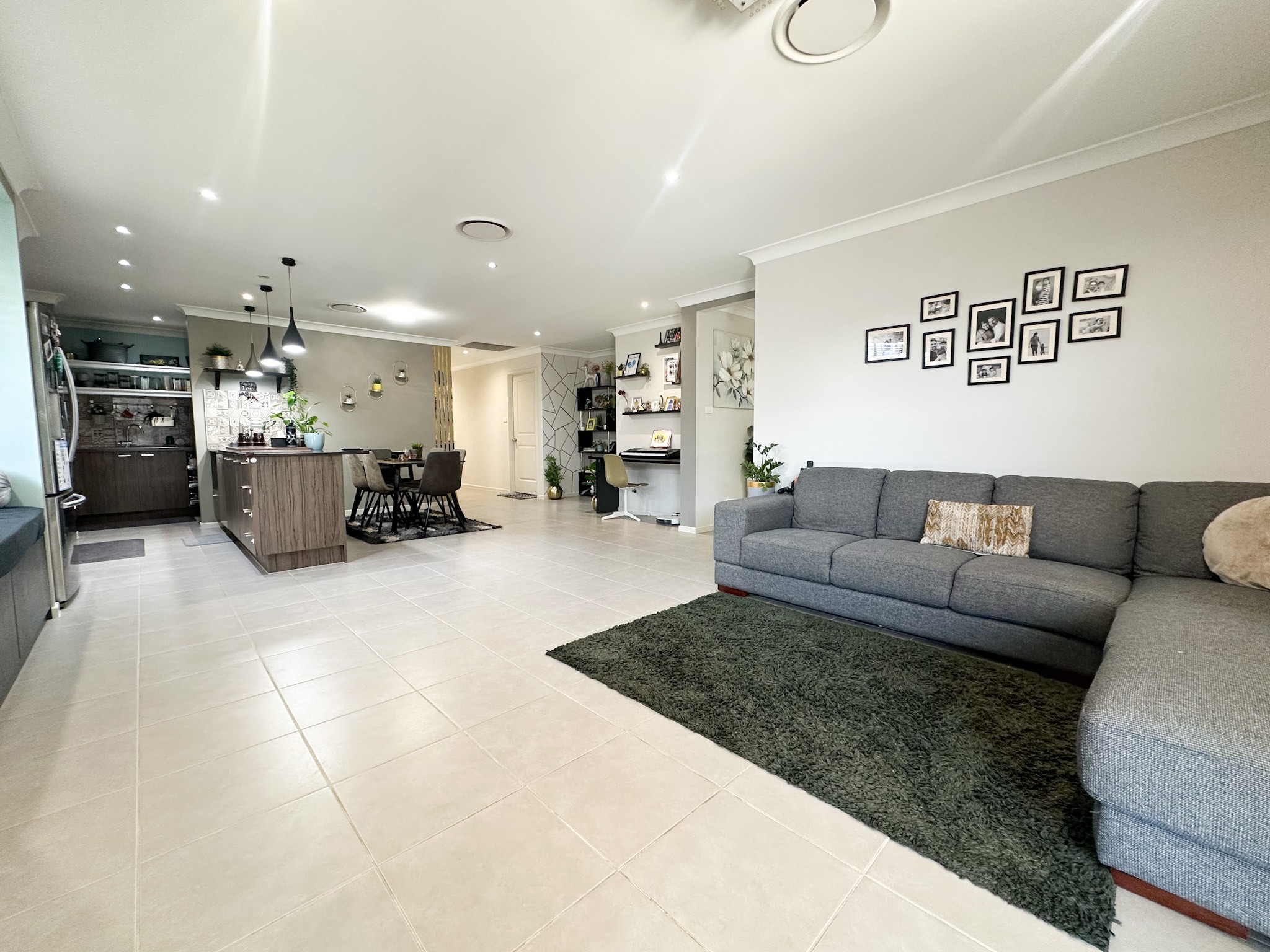 64 Izaac Circuit, JORDAN SPRINGS, NSW 2747
