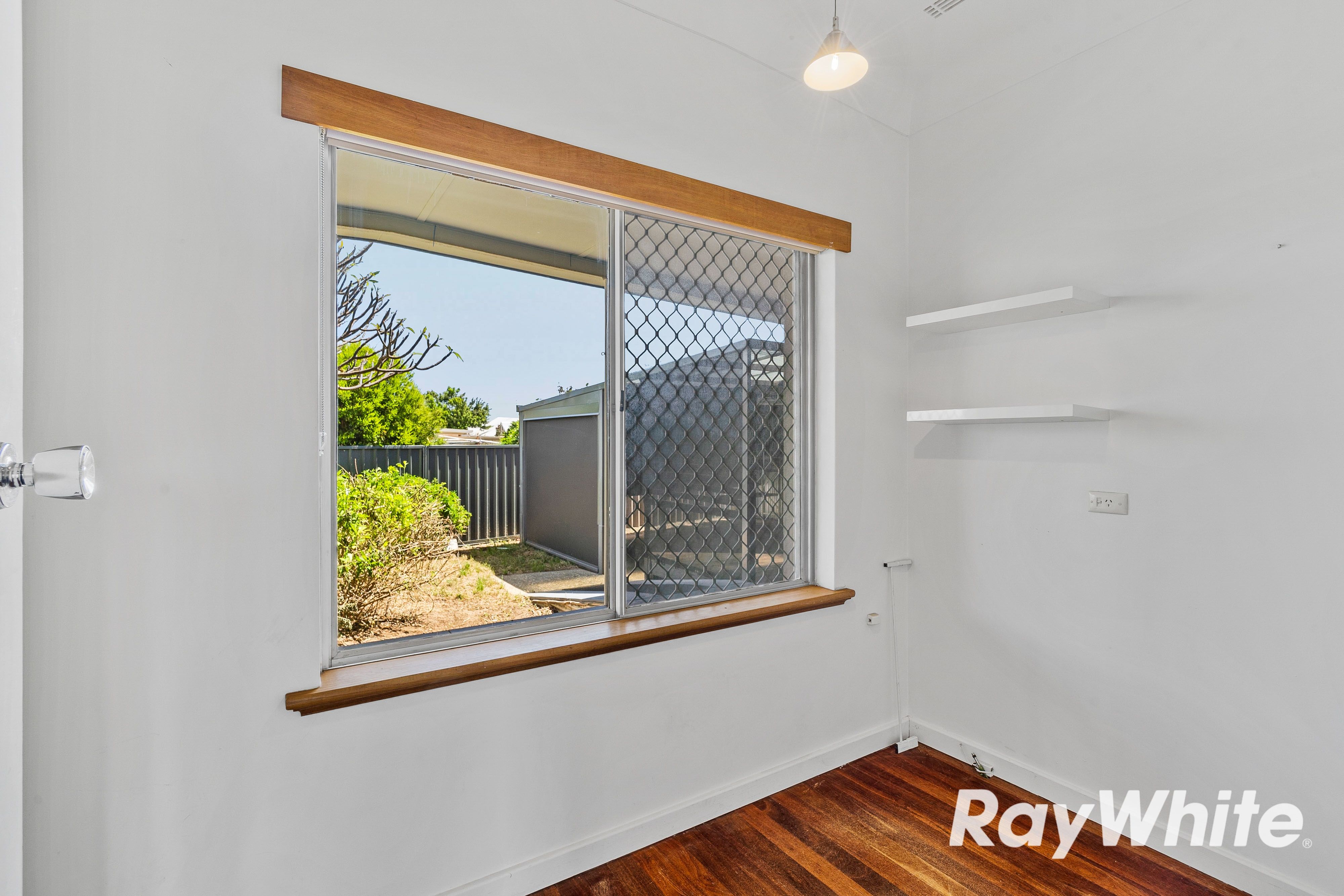 31 Eden Street — photo 7 of 18